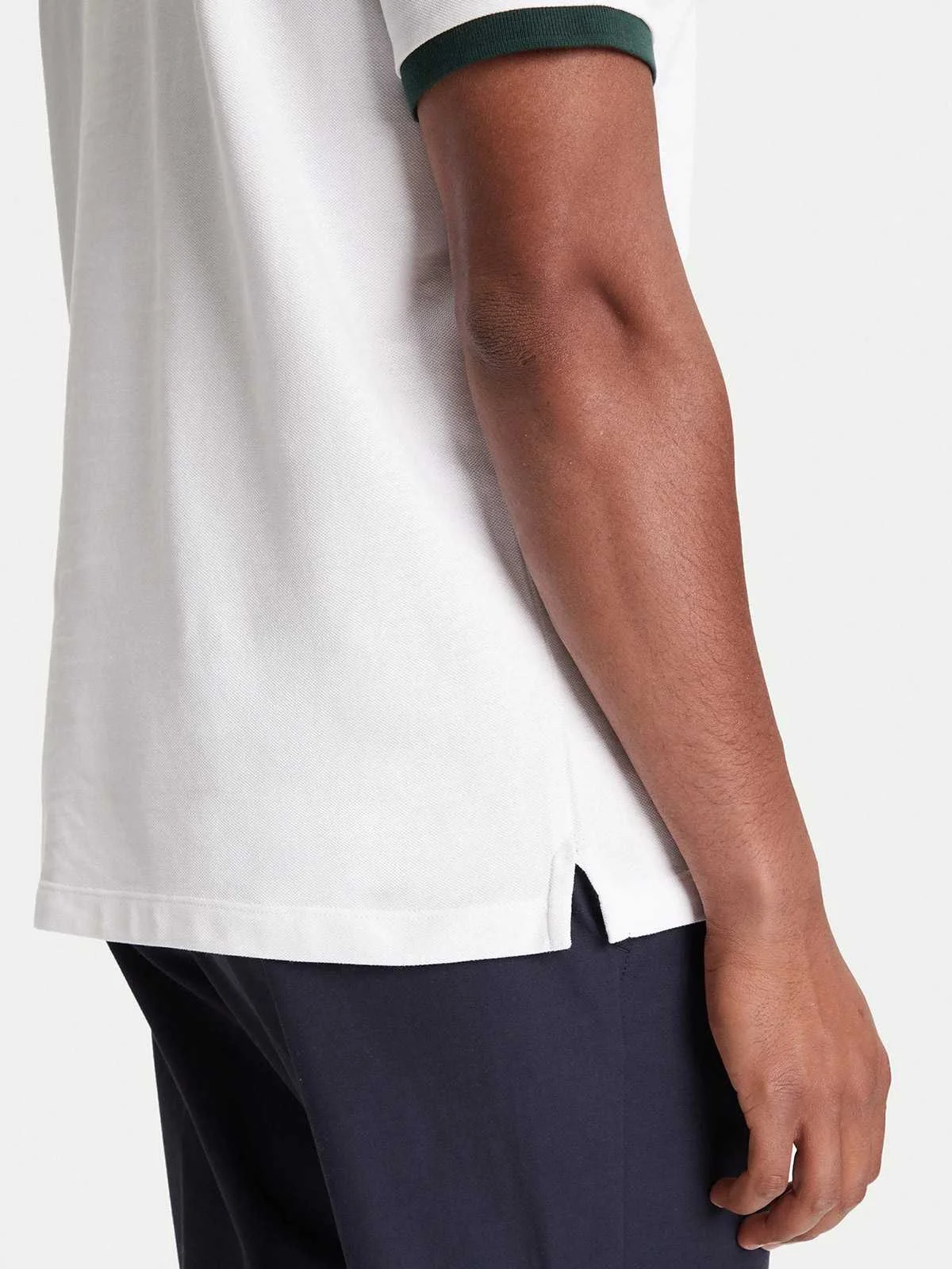 GUESS - EMBLEM SS POLO GUESS - EMBLEM SS POLO