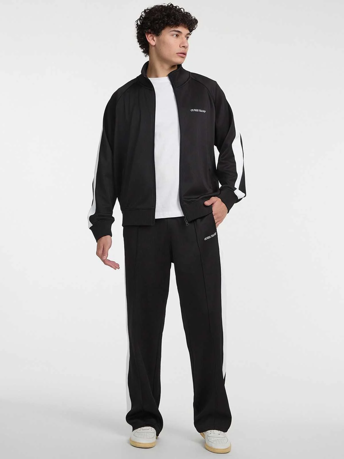 GUESS - TRUCK INTERLOCK SWEATSHIRT GUESS - TRUCK INTERLOCK SWEATSHIRT