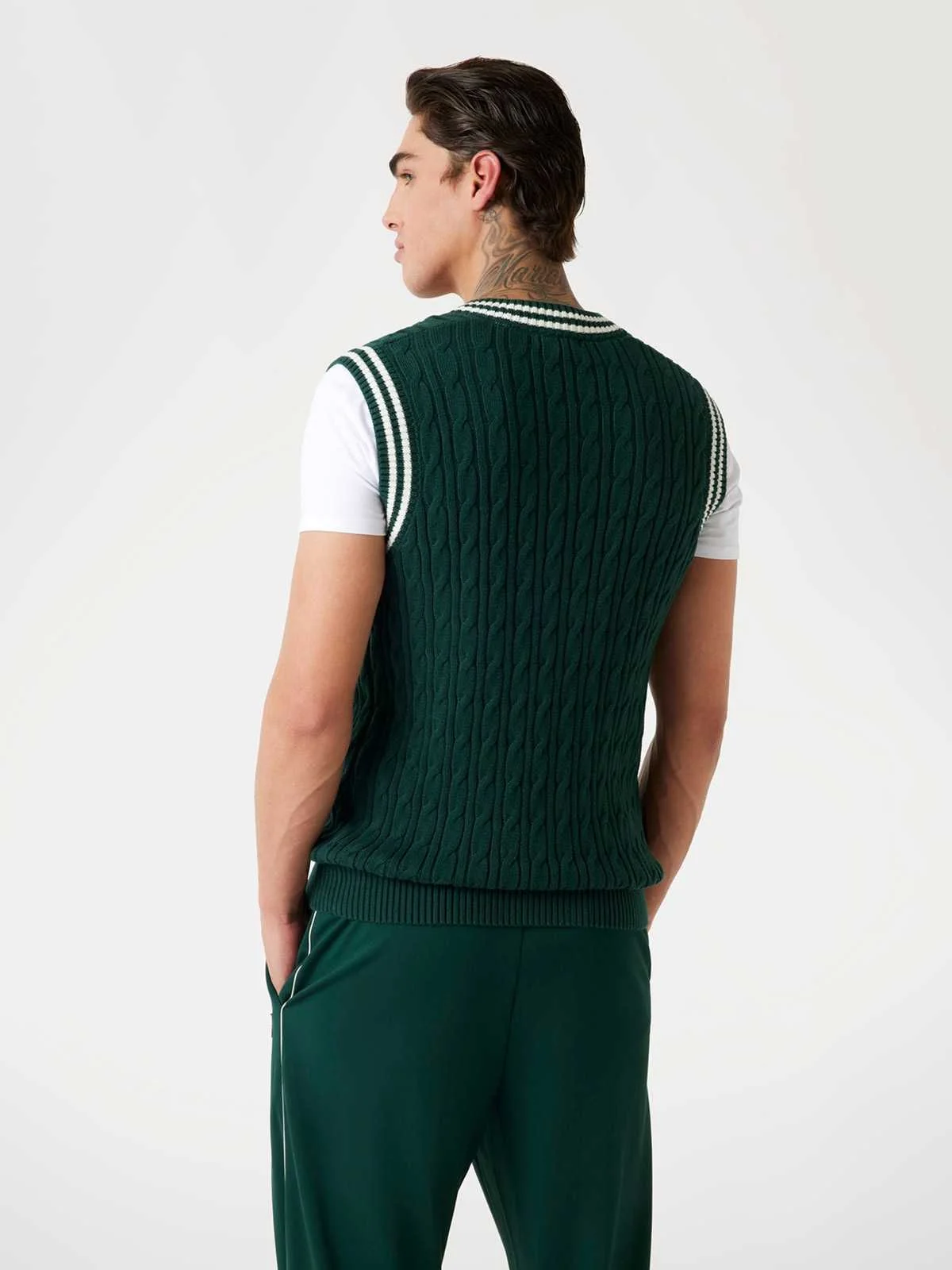 GUESS - HOLDEN V NECK CABLE VEST GUESS - HOLDEN V NECK CABLE VEST