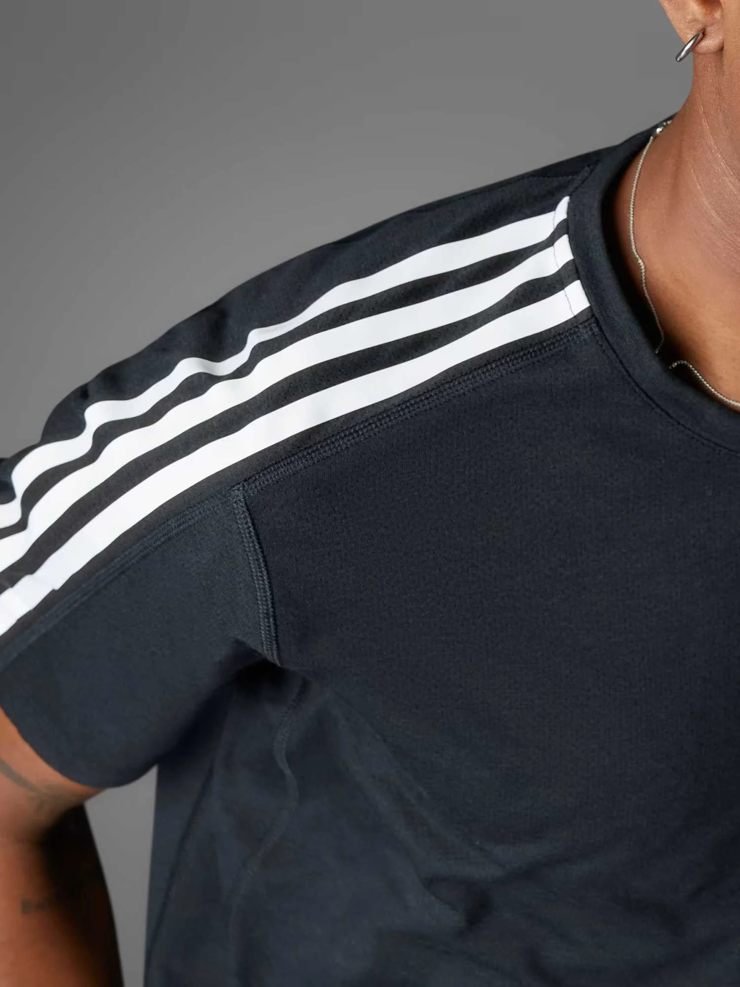 Adidas - ADI PERF APP MEN RUN T-SHIRT... Adidas - ADI PERF APP MEN RUN T-SHIRT...