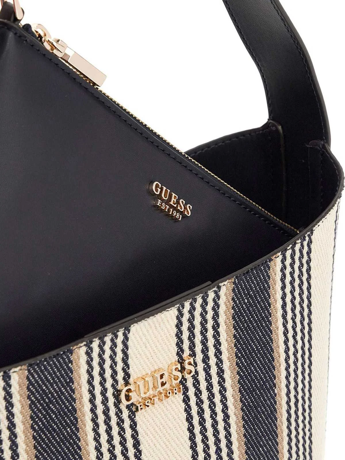 GUESS - NICOLETTE LRG BUCKET SHLDR BAG GUESS - NICOLETTE LRG BUCKET SHLDR BAG