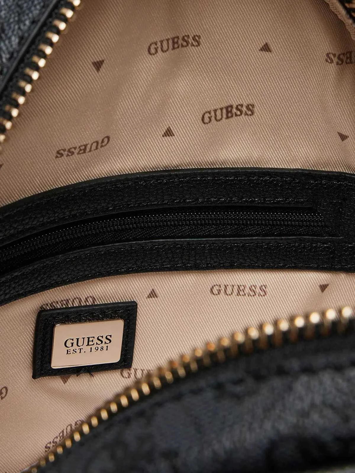 GUESS - MANHATTAN II BACKPACK GUESS - MANHATTAN II BACKPACK