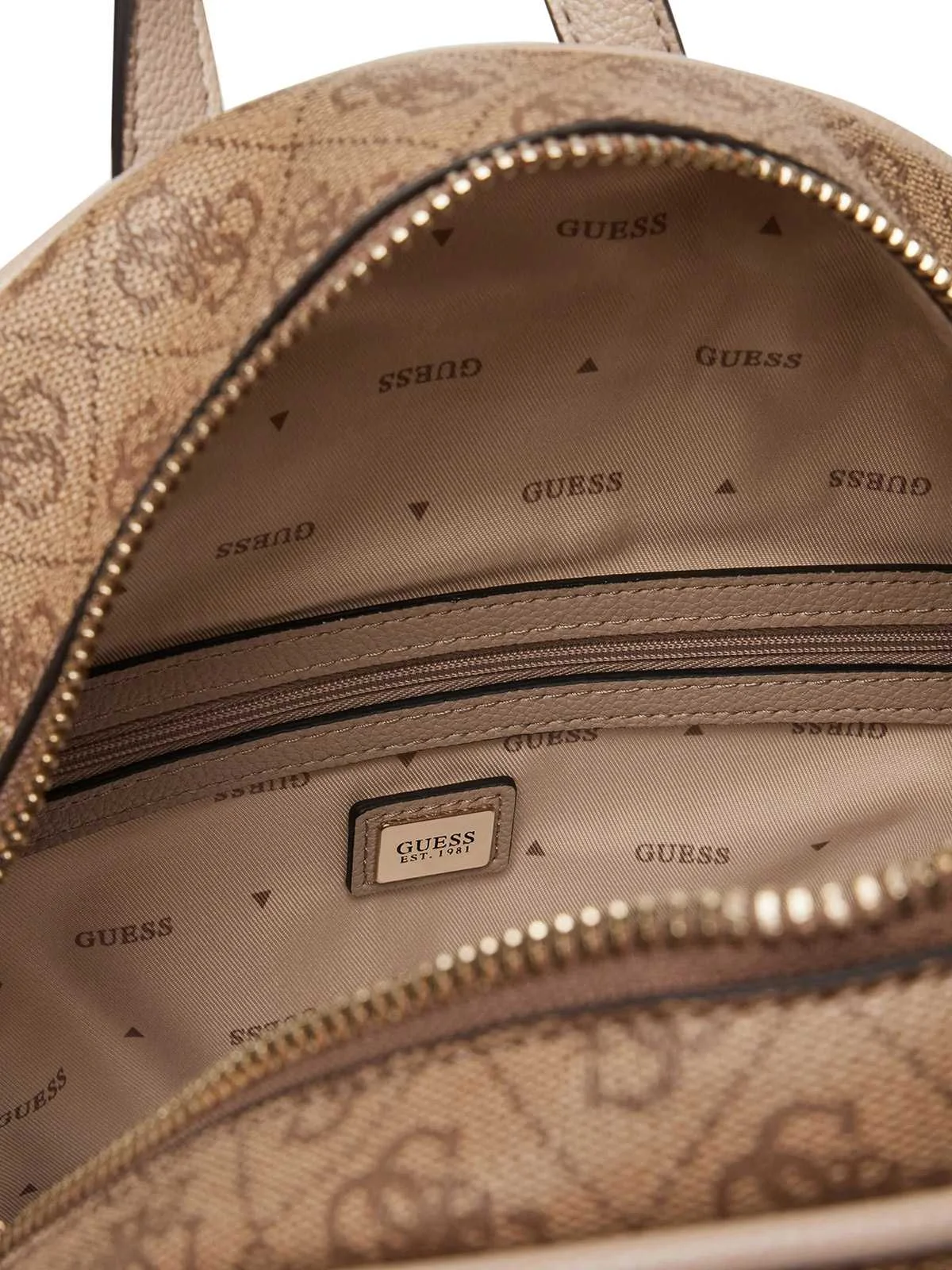 GUESS - MANHATTAN II LARGE BACKPACK GUESS - MANHATTAN II LARGE BACKPACK