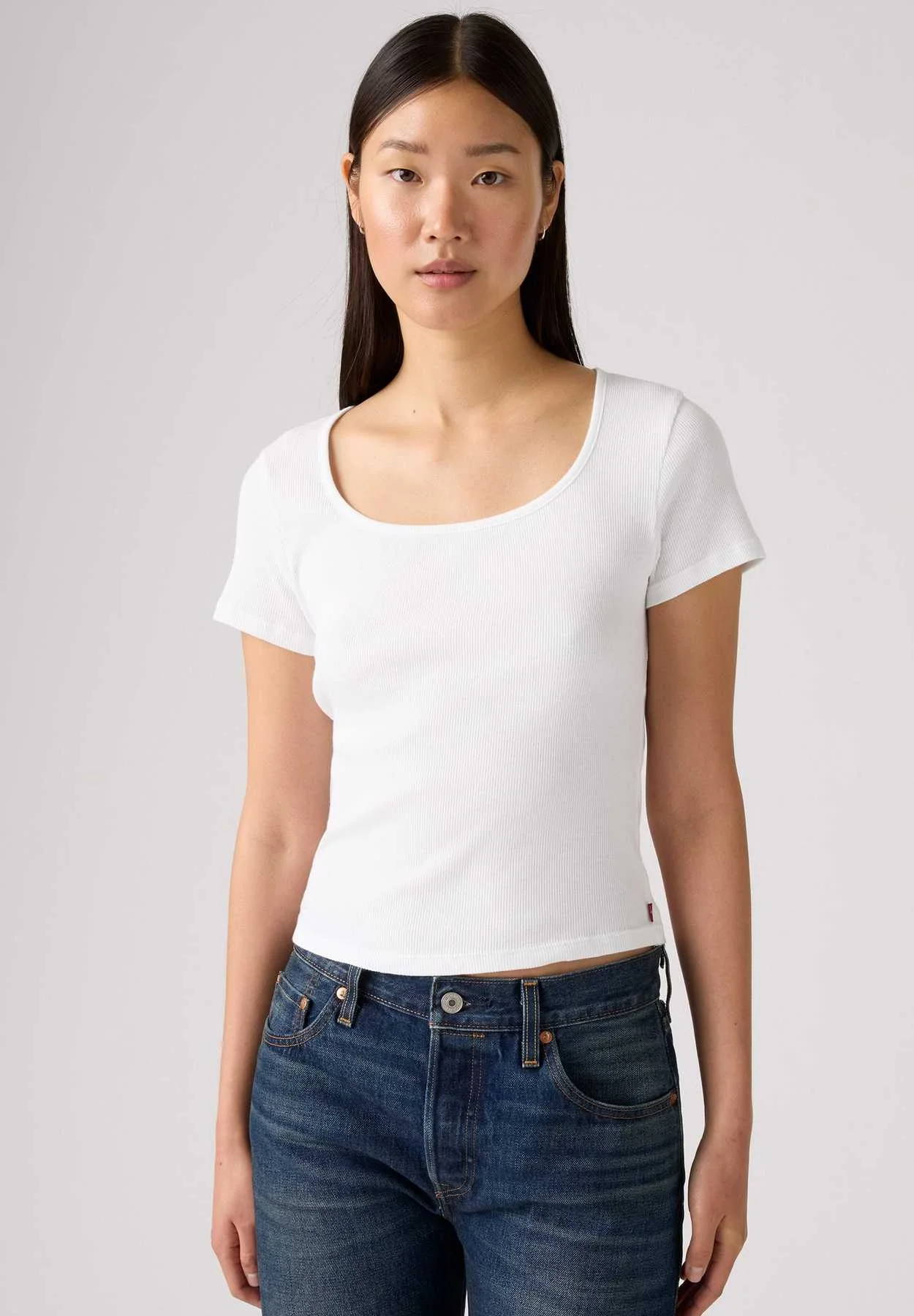 Levis® - Essential Sqrd Neck Tee Levis® - Essential Sqrd Neck Tee