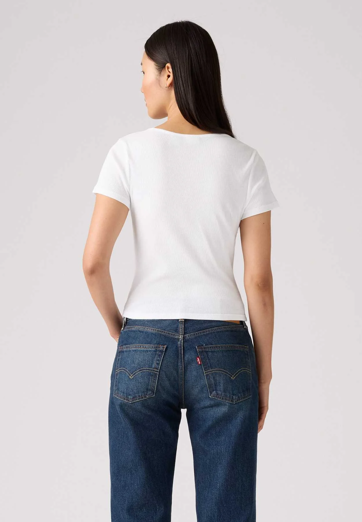 Levis® - Essential Sqrd Neck Tee Levis® - Essential Sqrd Neck Tee