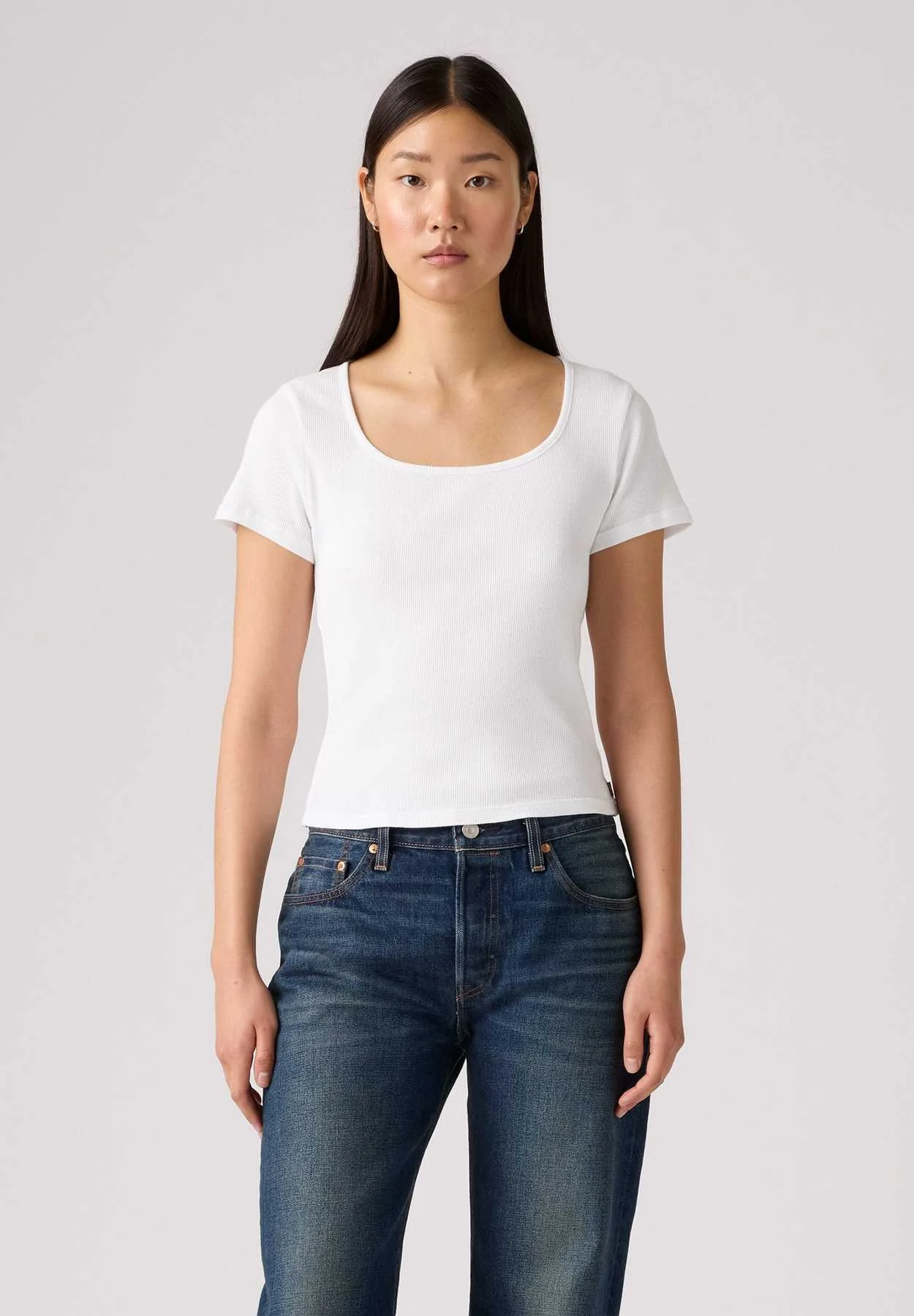 Levis® - Essential Sqrd Neck Tee Levis® - Essential Sqrd Neck Tee