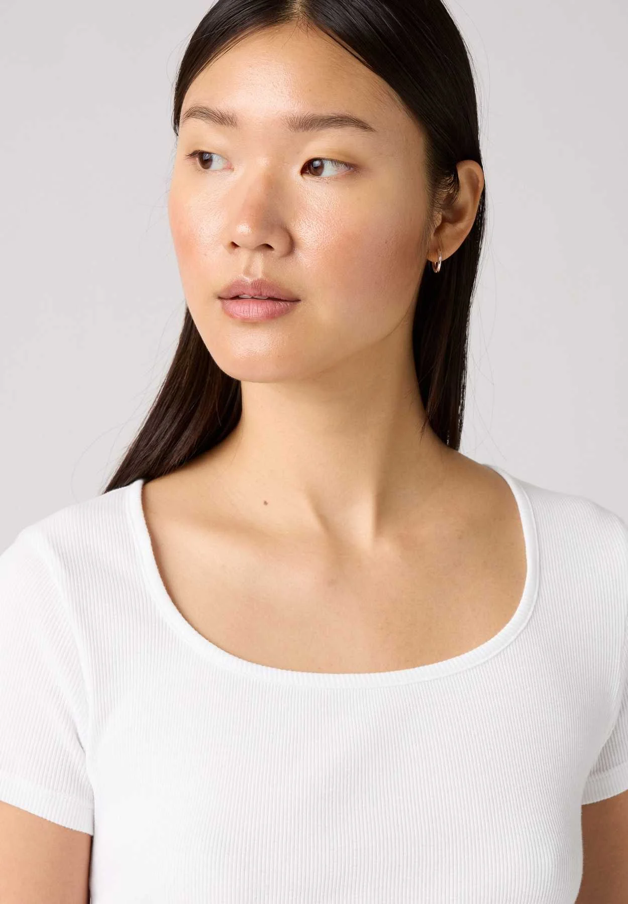 Levis® - Essential Sqrd Neck Tee Levis® - Essential Sqrd Neck Tee