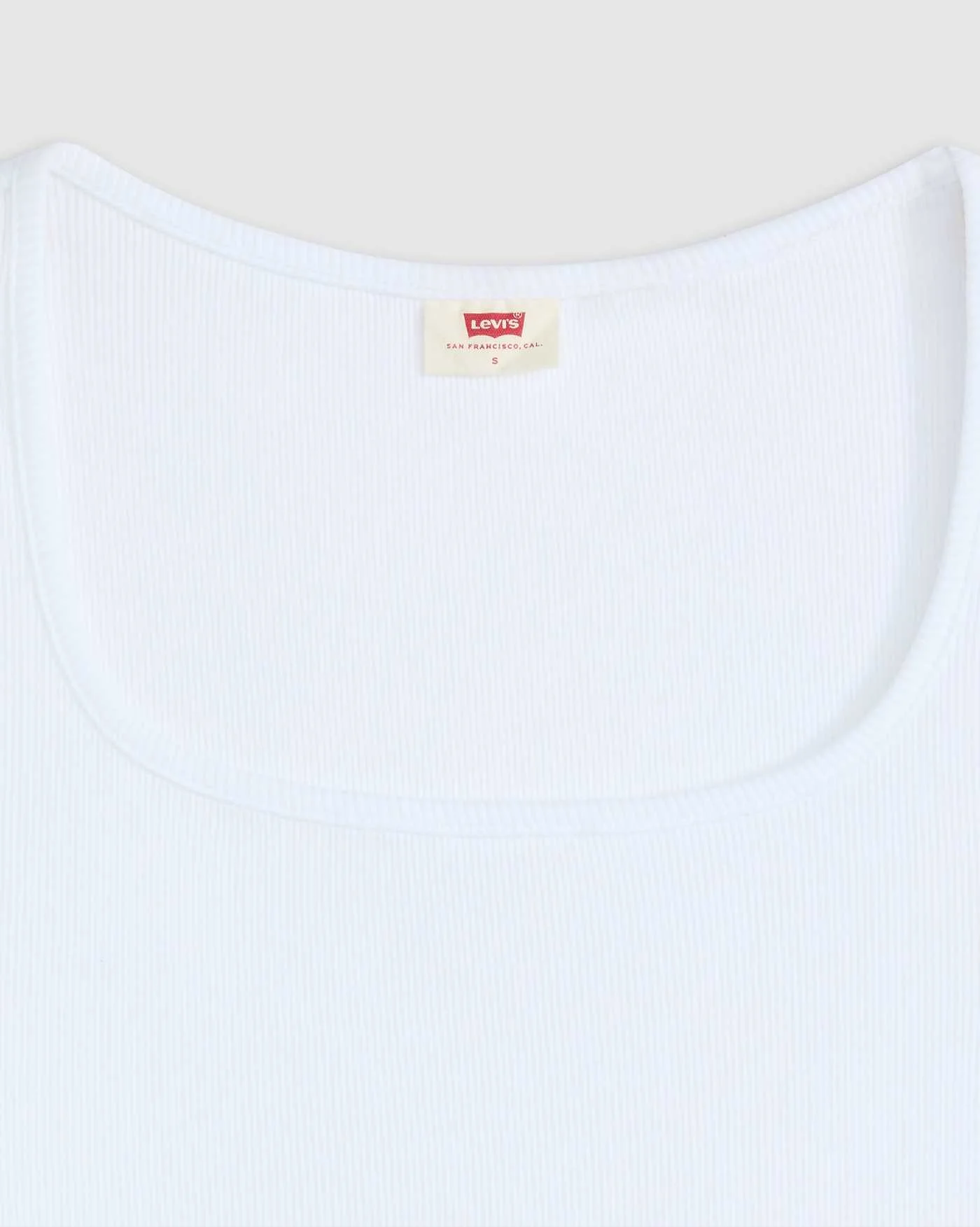 Levis® - Essential Sqrd Neck Tee Levis® - Essential Sqrd Neck Tee
