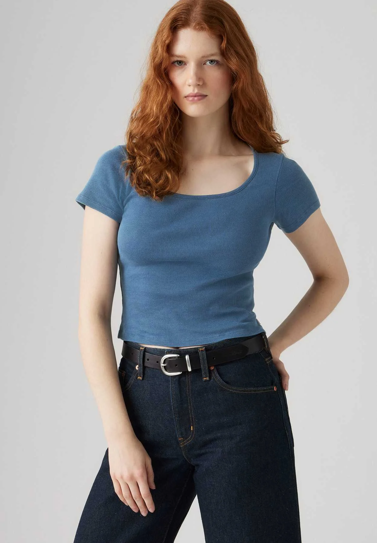 Levis® - Essential Sqrd Neck Tee Levis® - Essential Sqrd Neck Tee