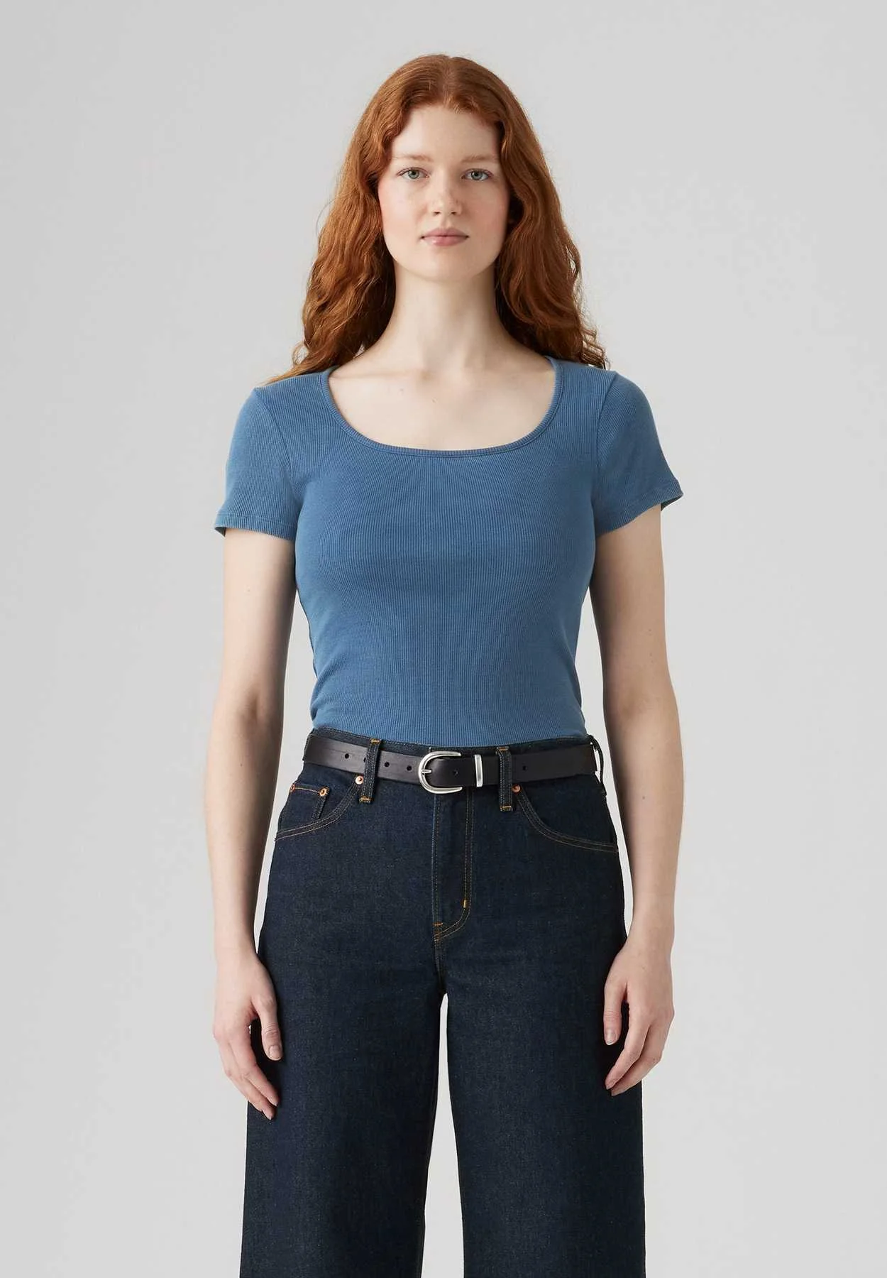 Levis® - Essential Sqrd Neck Tee Levis® - Essential Sqrd Neck Tee
