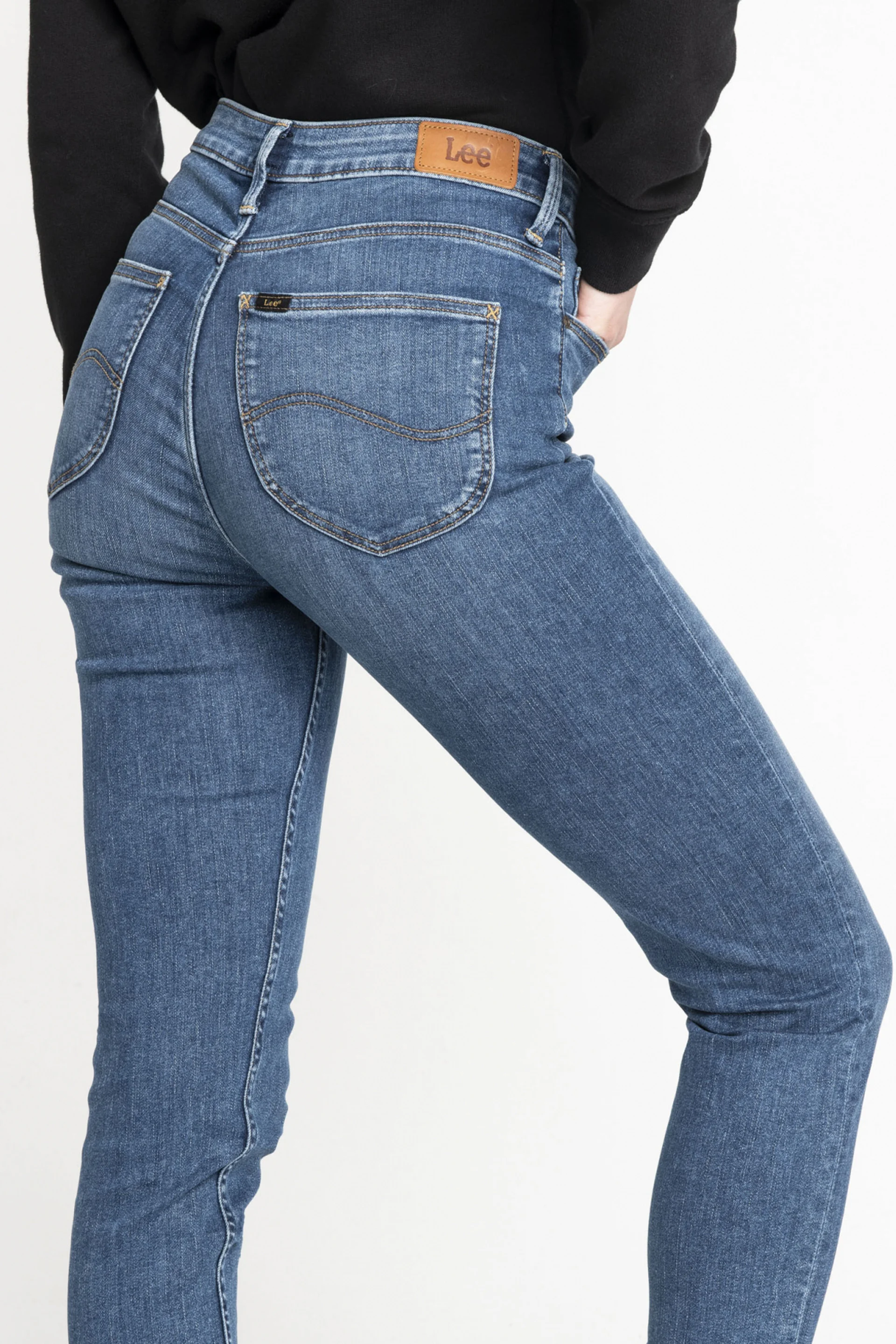 Lee - Scarlett High Lee - Scarlett High