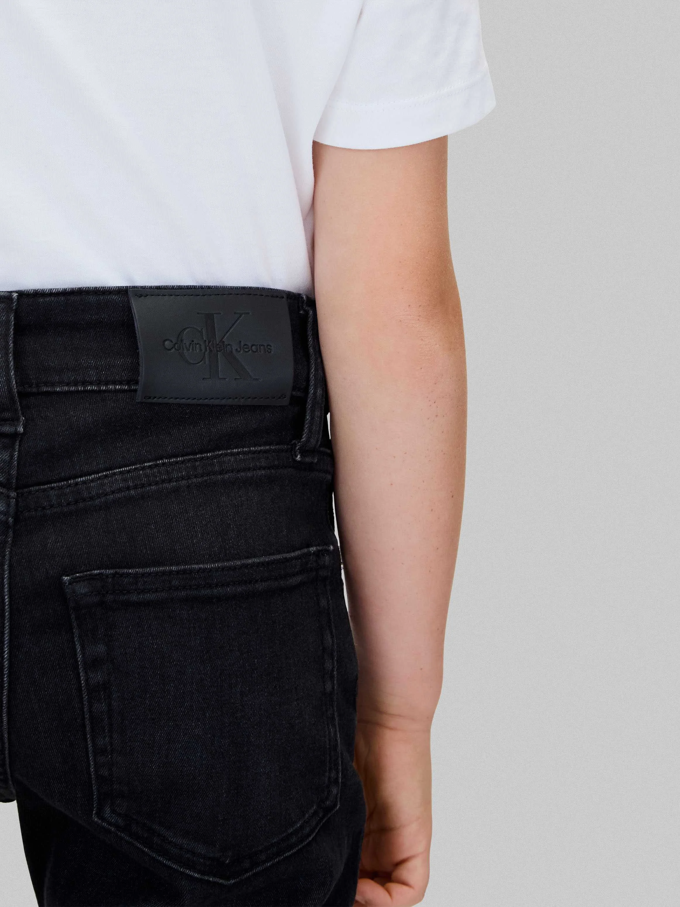 CALVIN KLEIN - REG STRAIGHT WASHED BLACK CALVIN KLEIN - REG STRAIGHT WASHED BLACK