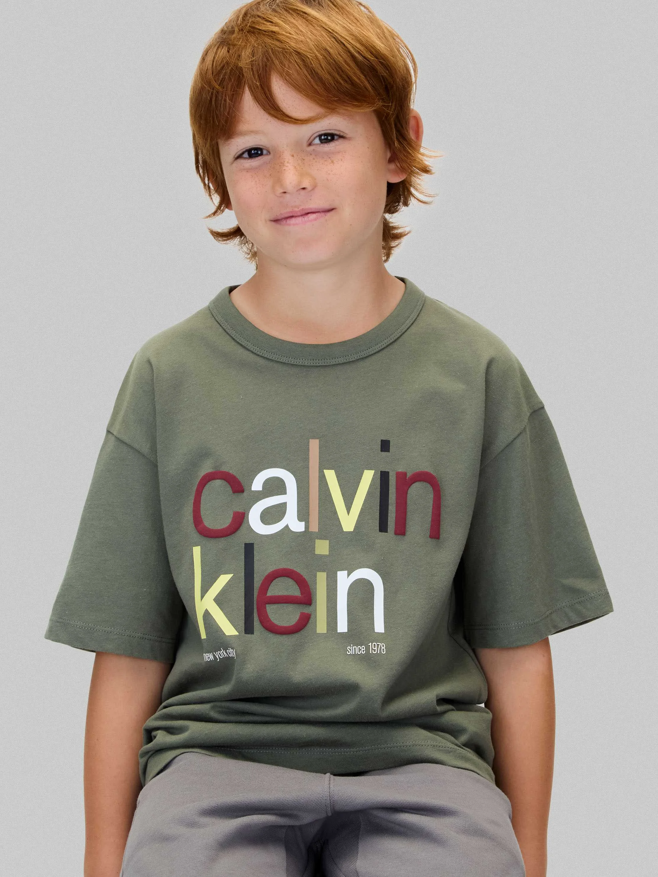 CALVIN KLEIN - COLOR LOGO GRAPHIC SS... CALVIN KLEIN - COLOR LOGO GRAPHIC SS...