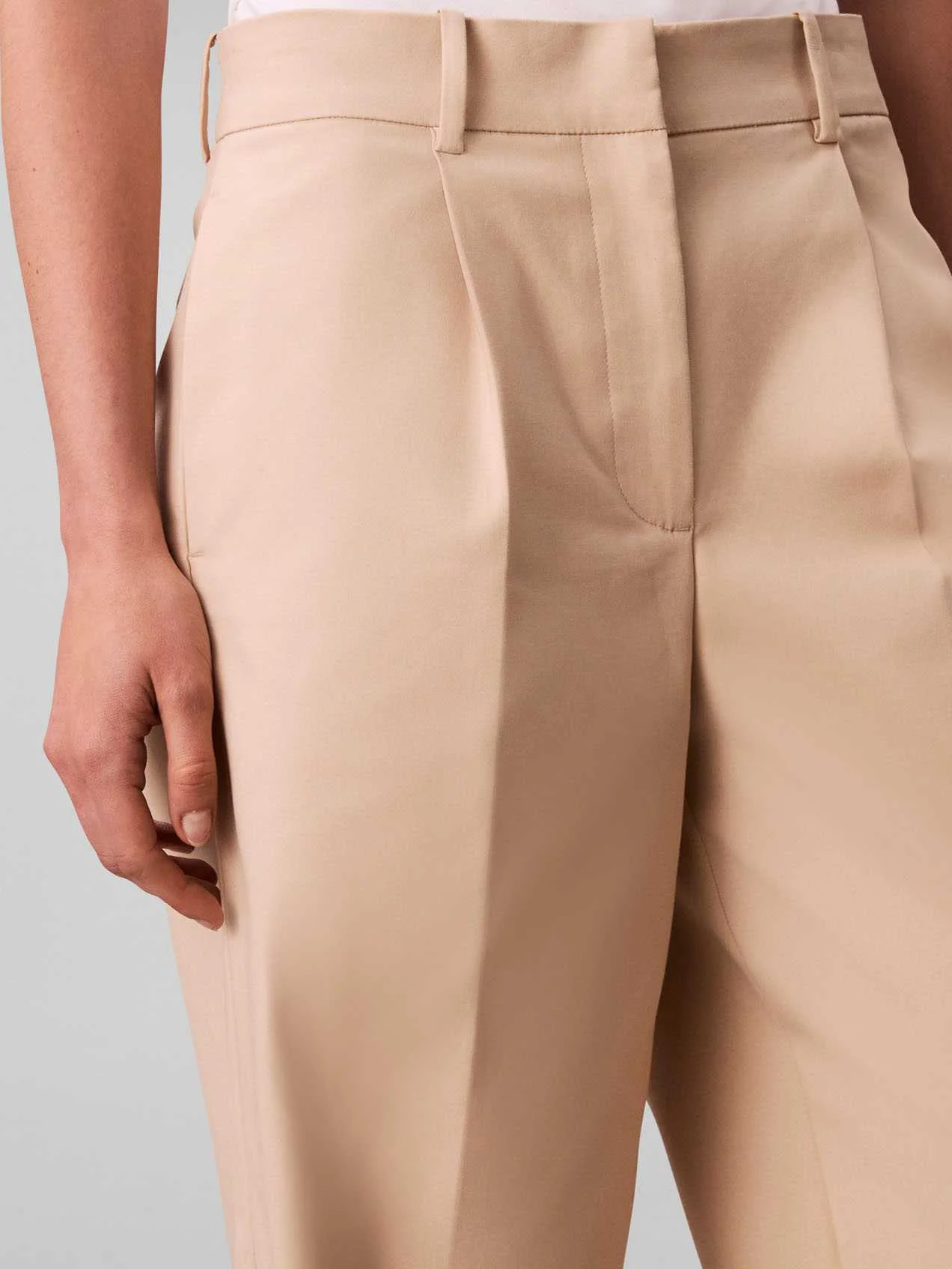 CALVIN KLEIN - STRETCH CHINO W/ PLEAT... CALVIN KLEIN - STRETCH CHINO W/ PLEAT...