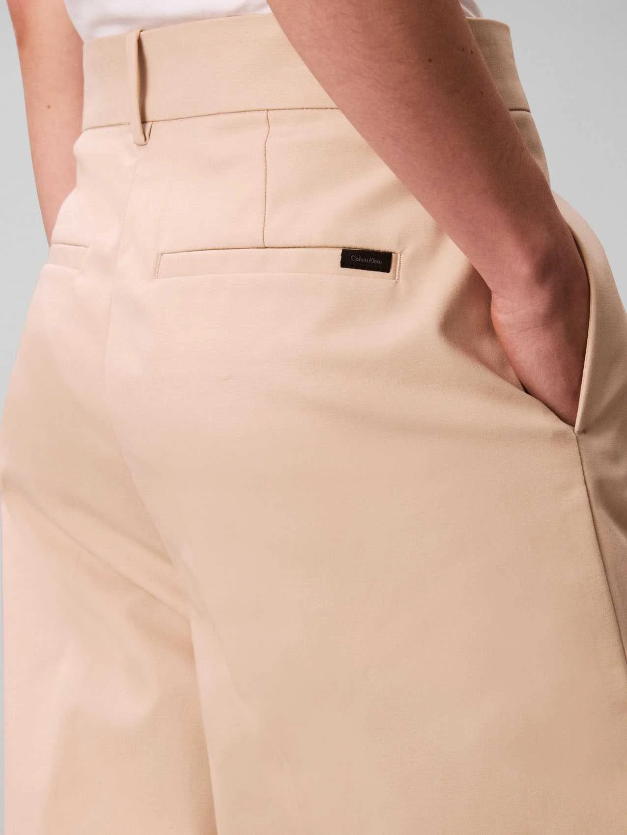 CALVIN KLEIN - STRETCH CHINO W/ PLEAT... CALVIN KLEIN - STRETCH CHINO W/ PLEAT...