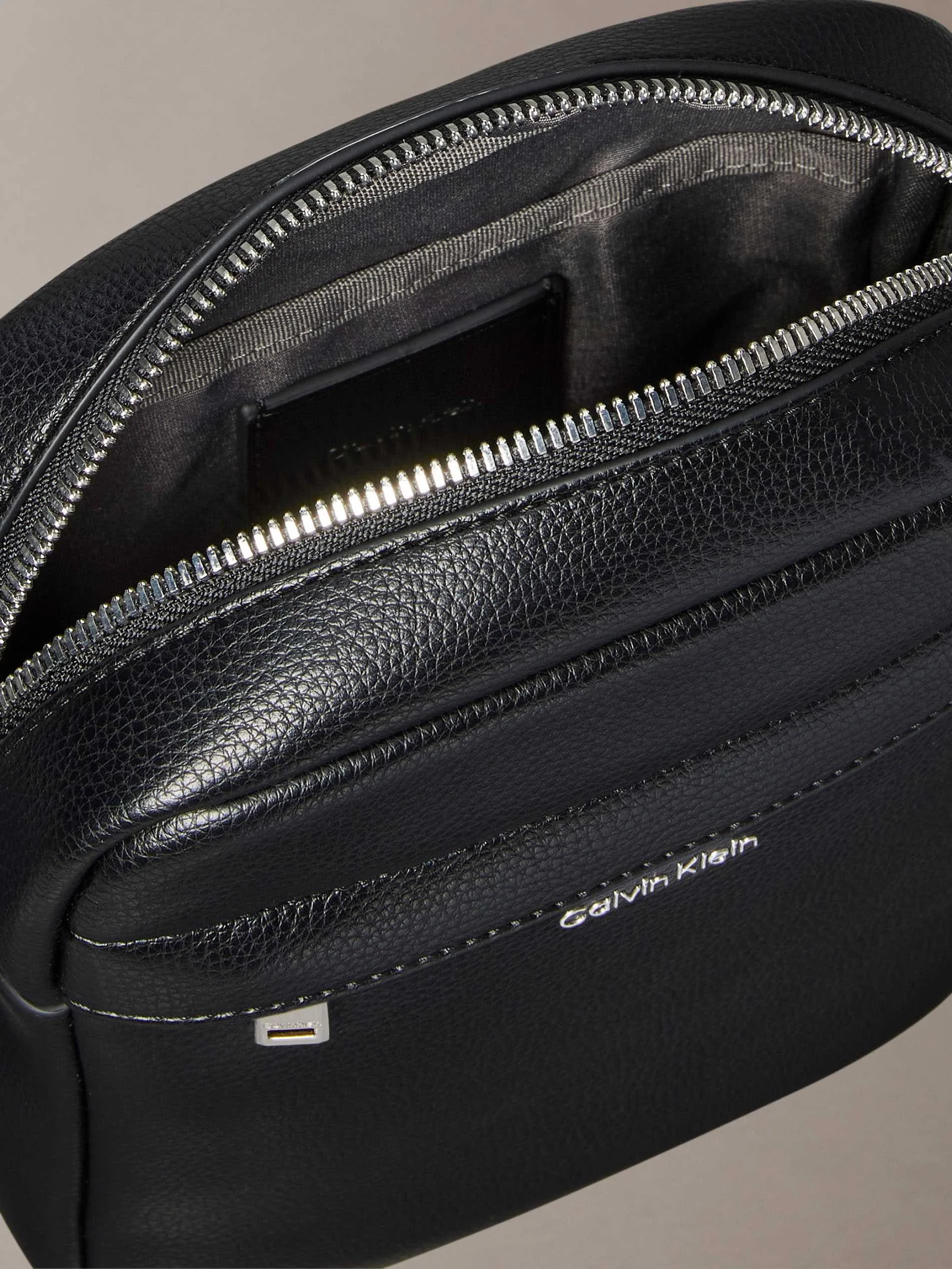 CALVIN KLEIN - RAISED REPORTER CALVIN KLEIN - RAISED REPORTER