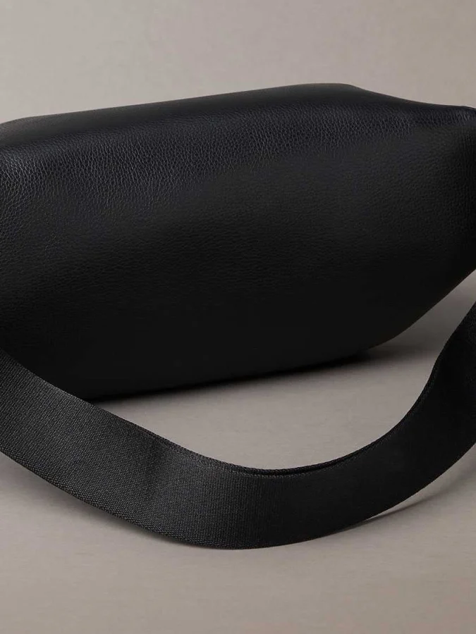 CALVIN KLEIN - RAISED WAISTBAG 2