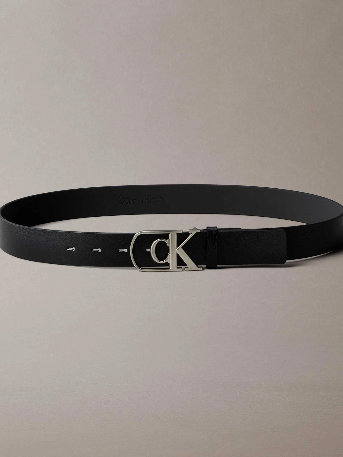CALVIN KLEIN - CURVE MONOGRAM BUCKLE... CALVIN KLEIN - CURVE MONOGRAM BUCKLE...