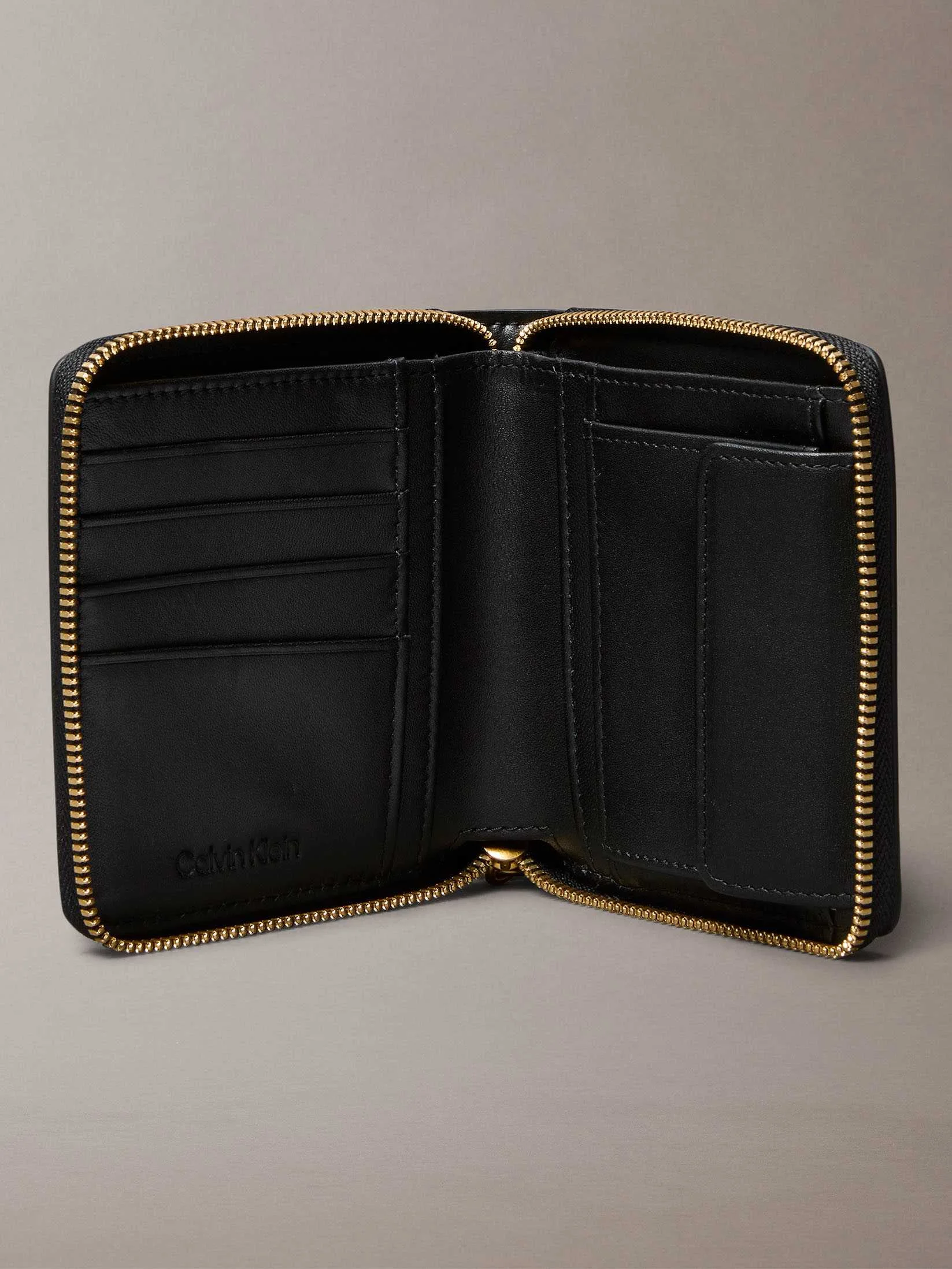 CALVIN KLEIN - HARDWARE SQUARE ZIP... CALVIN KLEIN - HARDWARE SQUARE ZIP...
