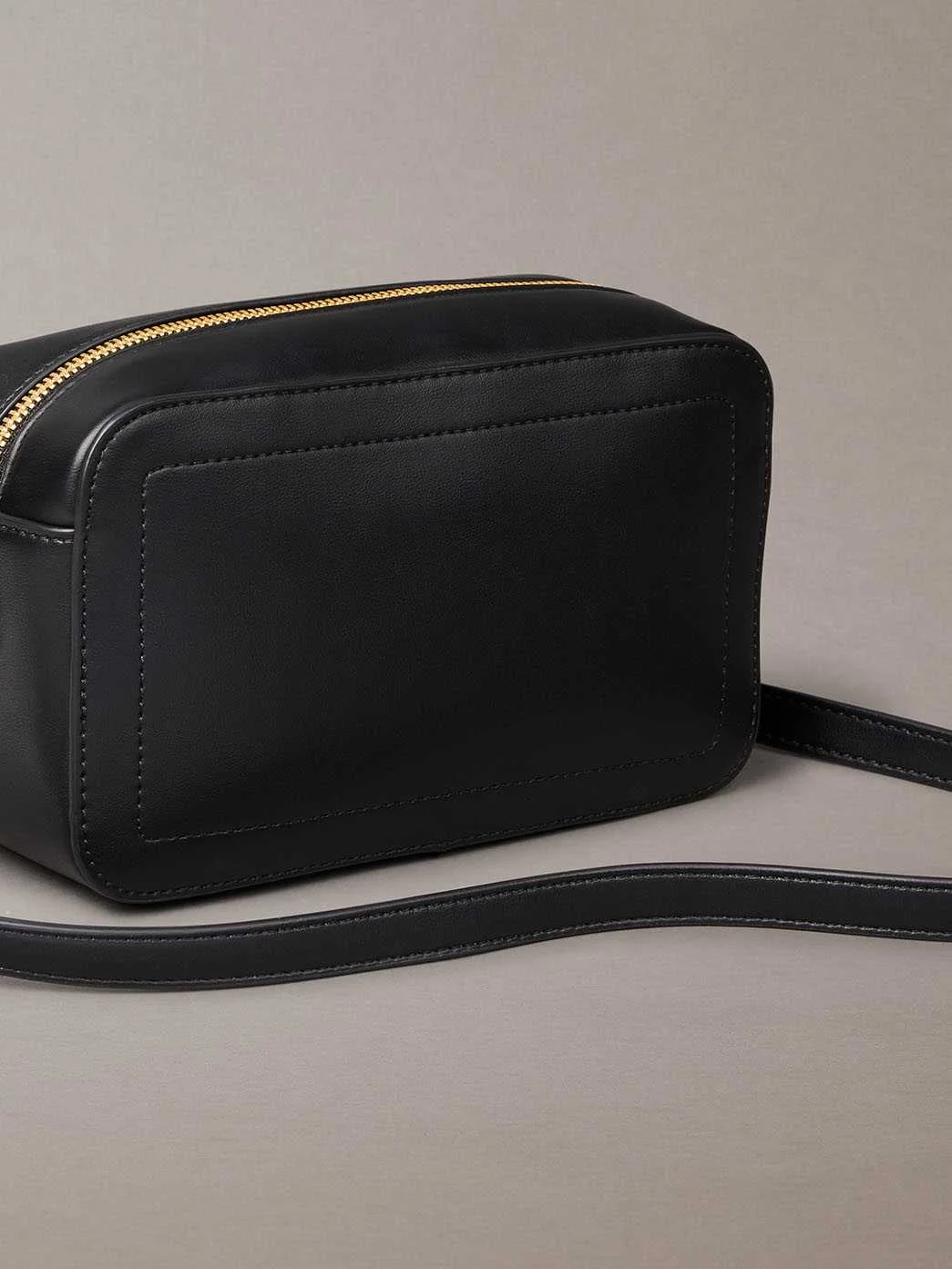 CALVIN KLEIN - BOLD CK CAMERA BAG CALVIN KLEIN - BOLD CK CAMERA BAG