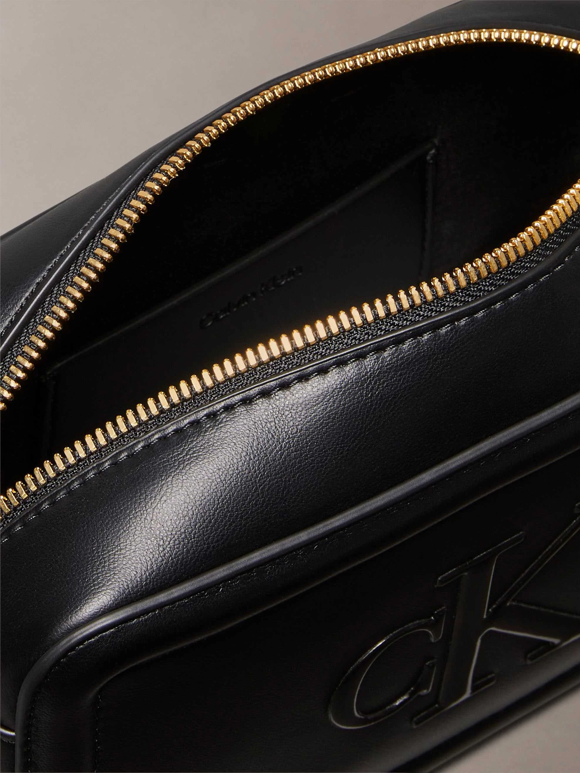 CALVIN KLEIN - BOLD CK CAMERA BAG CALVIN KLEIN - BOLD CK CAMERA BAG