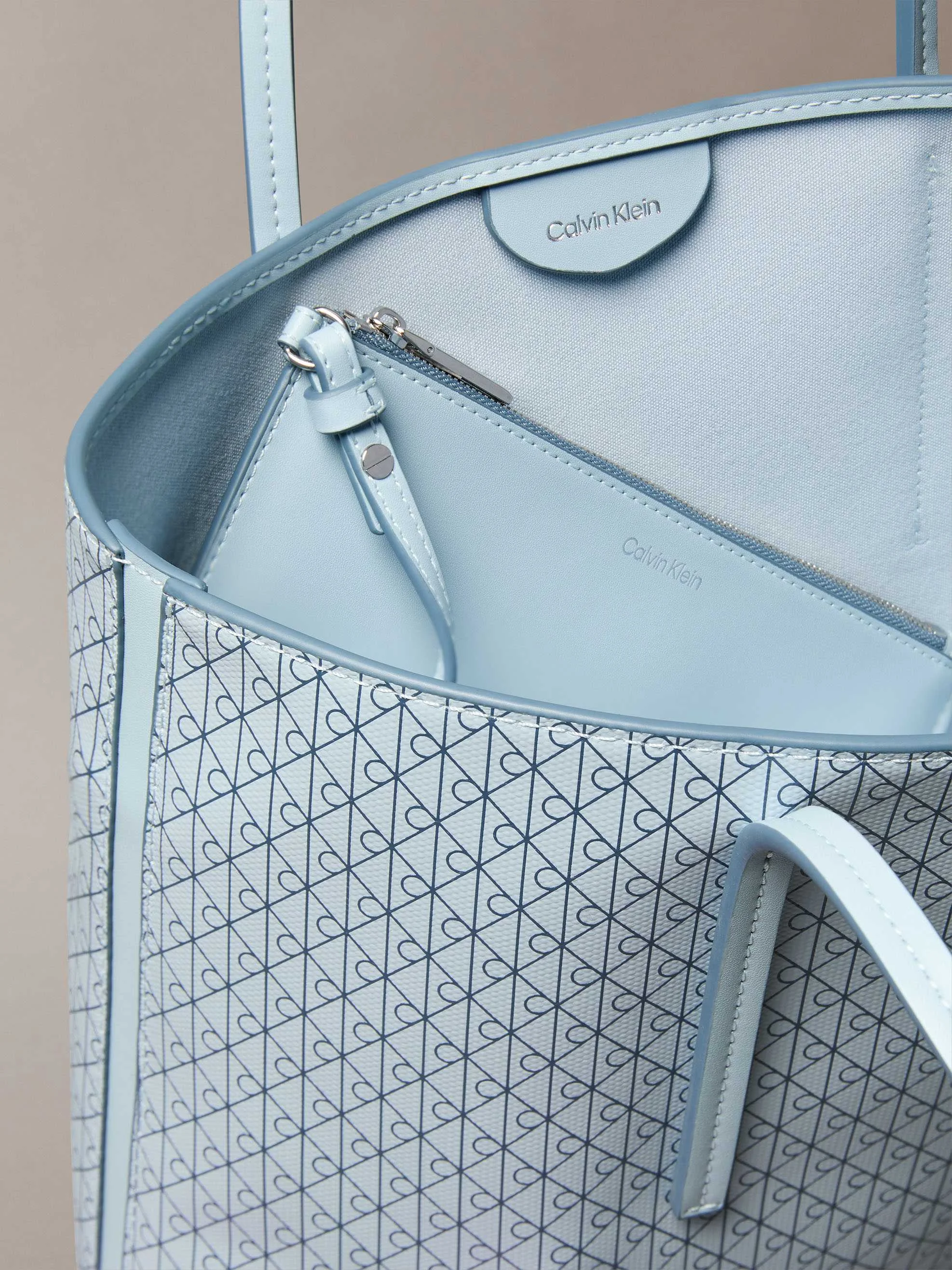 CALVIN KLEIN - EMBLEM AOP SMALL TOTE CALVIN KLEIN - EMBLEM AOP SMALL TOTE