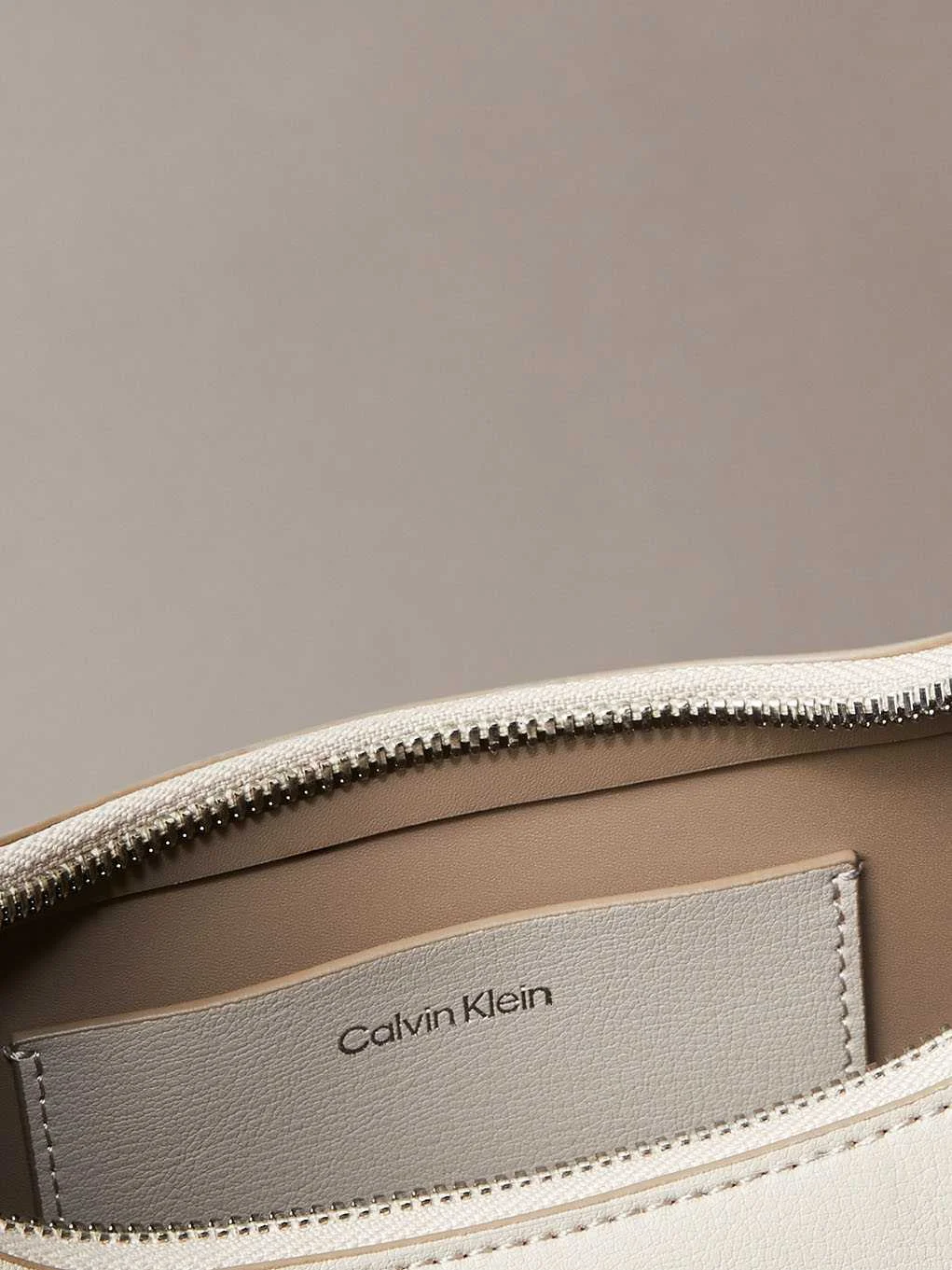 CALVIN KLEIN - FOIL LOGO CONV... CALVIN KLEIN - FOIL LOGO CONV...