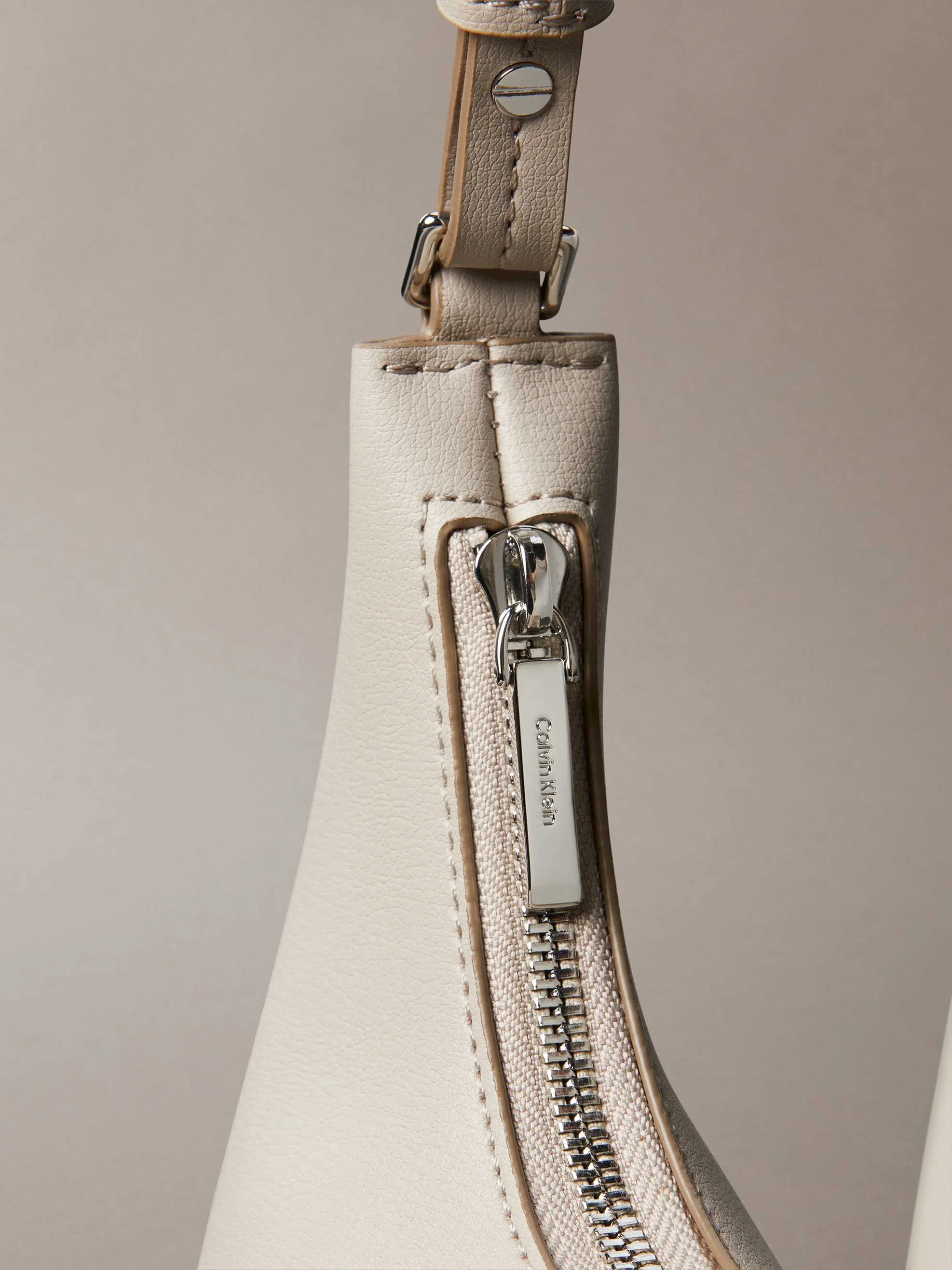 CALVIN KLEIN - FOIL LOGO CONV... CALVIN KLEIN - FOIL LOGO CONV...