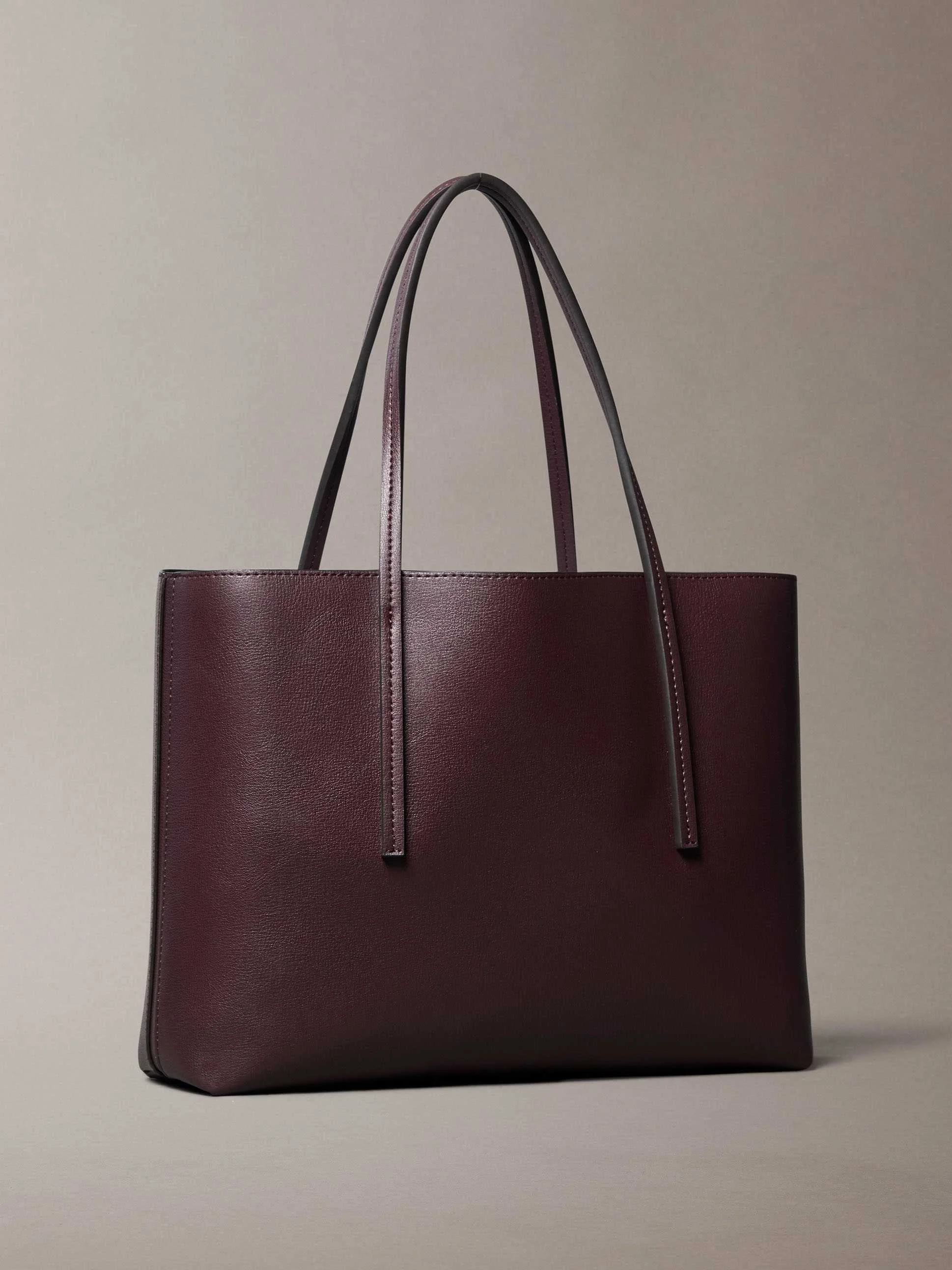 CALVIN KLEIN - FOIL LOGO SMALL TOTE CALVIN KLEIN - FOIL LOGO SMALL TOTE