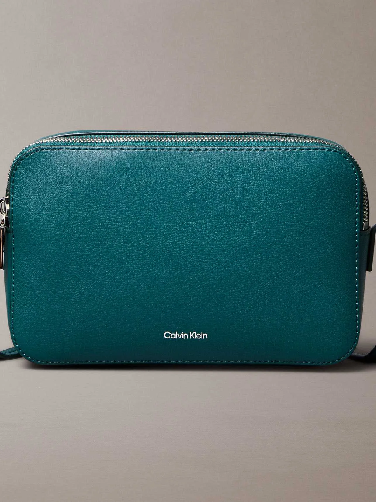 CALVIN KLEIN - FOIL LOGO ELONGATED... CALVIN KLEIN - FOIL LOGO ELONGATED...