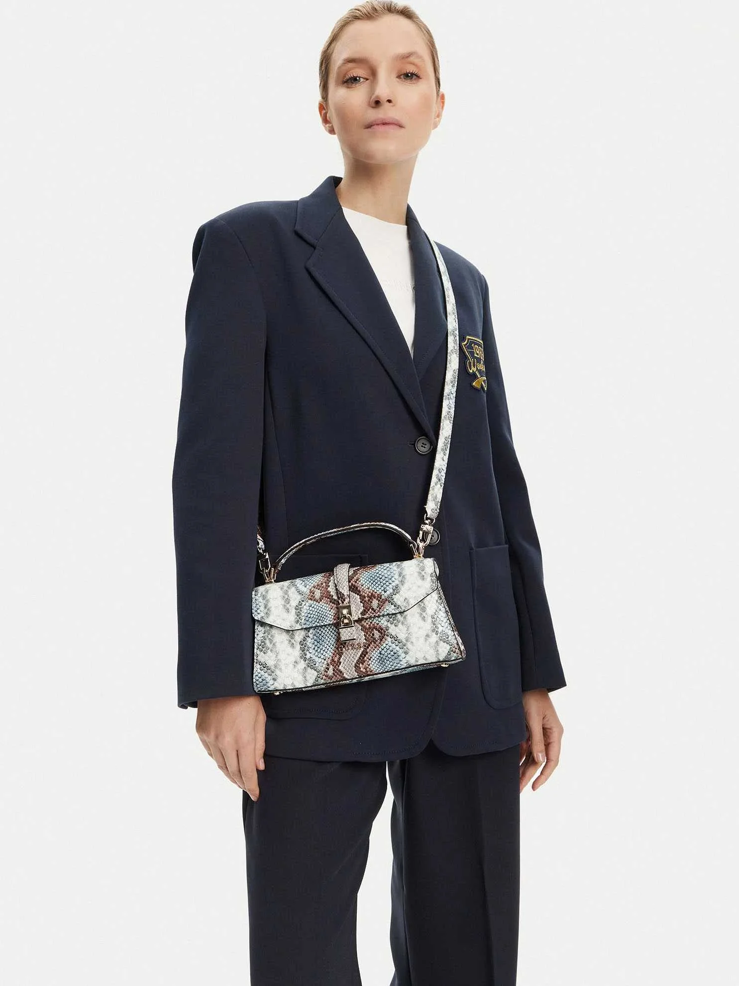 GUESS - QUEENSLAND TOP HANDLE FLAP GUESS - QUEENSLAND TOP HANDLE FLAP