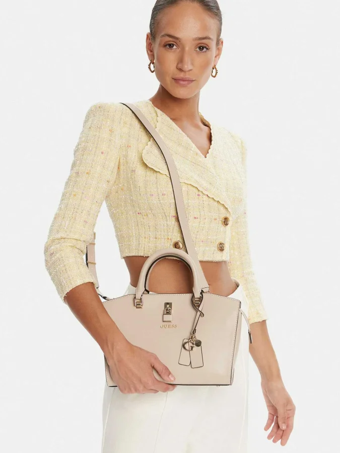 GUESS - QUEENSLAND LUXURY... 2