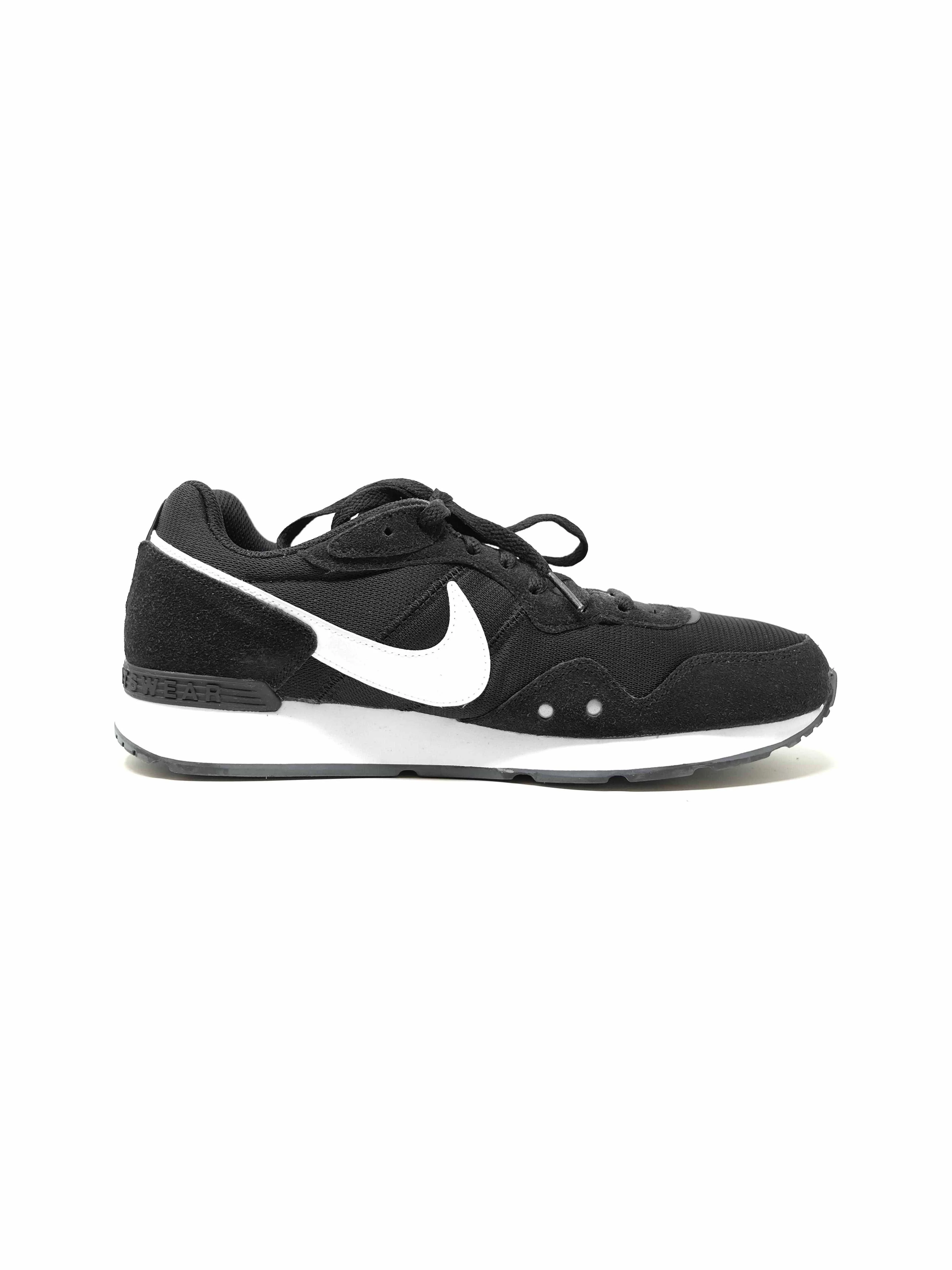 NIKE - NIKE VENTURE RUNNER NIKE - NIKE VENTURE RUNNER