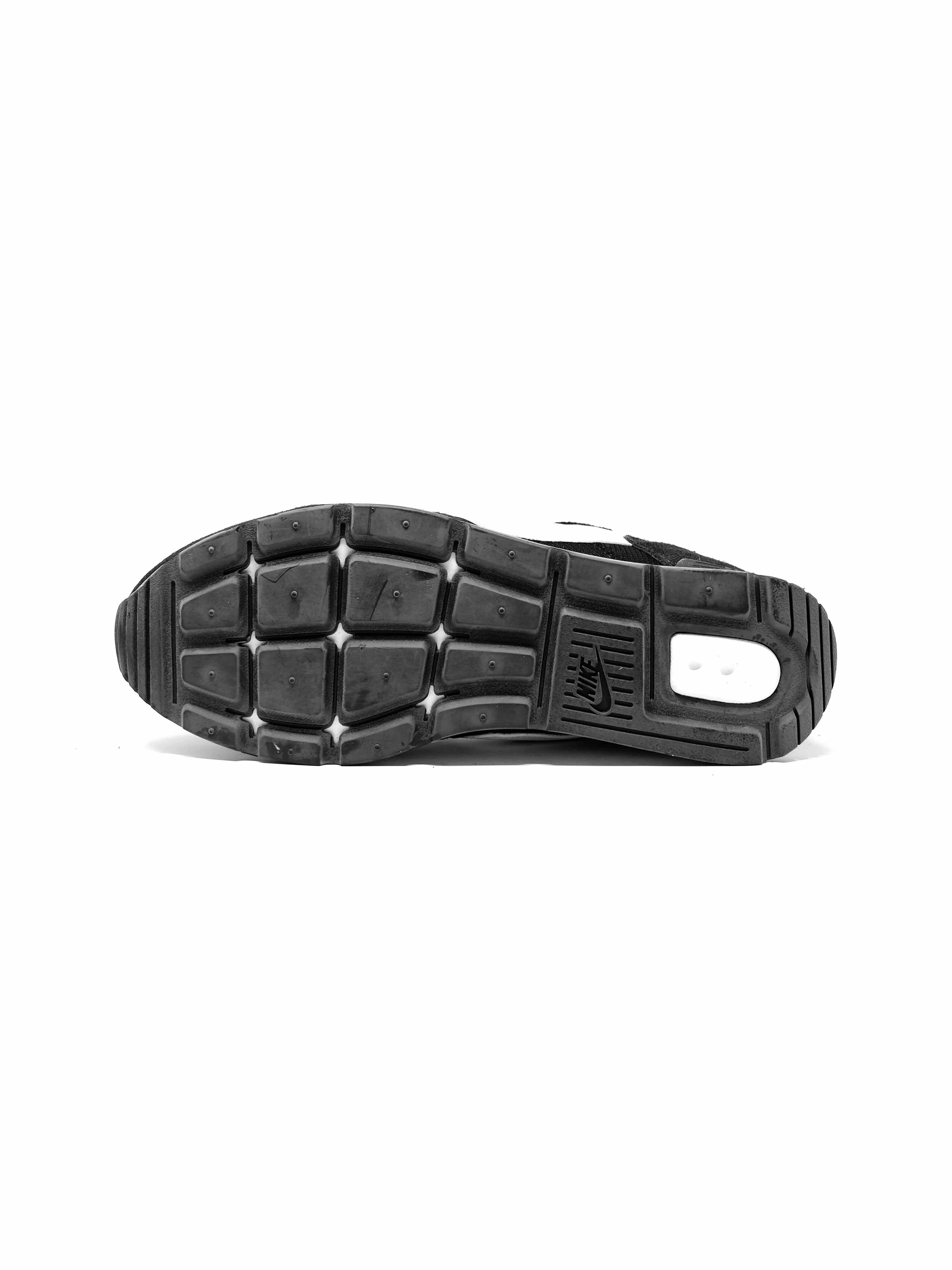 NIKE - NIKE VENTURE RUNNER NIKE - NIKE VENTURE RUNNER