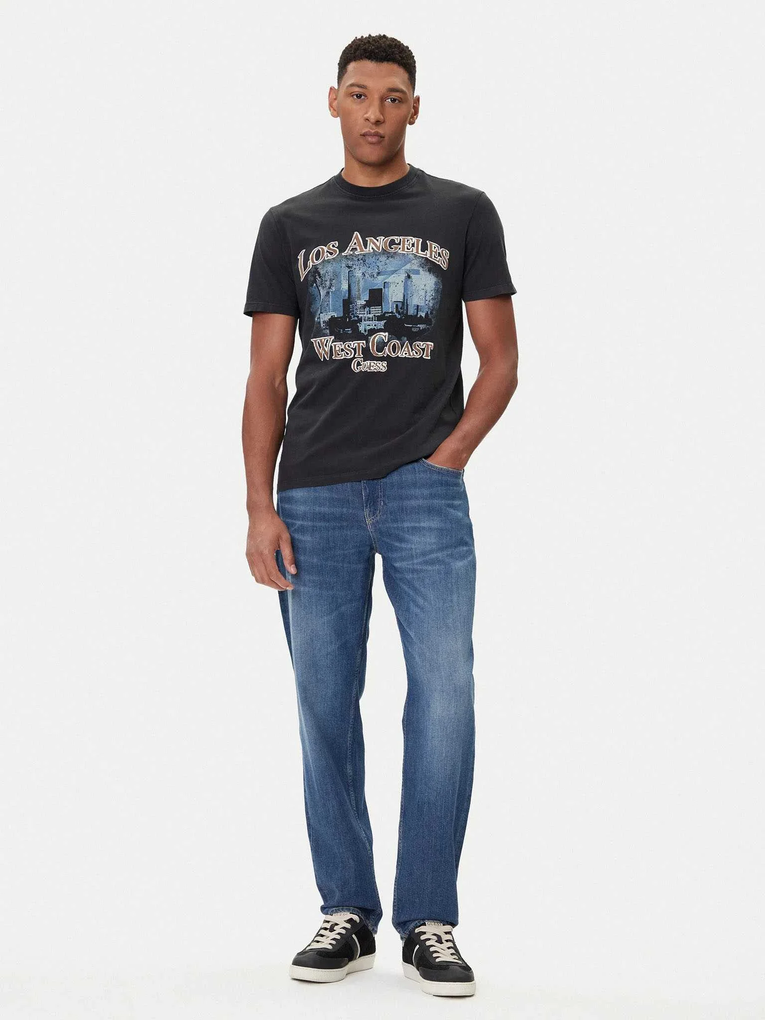 GUESS - CN SS GRAPHIC FLOCK TEE GUESS - CN SS GRAPHIC FLOCK TEE