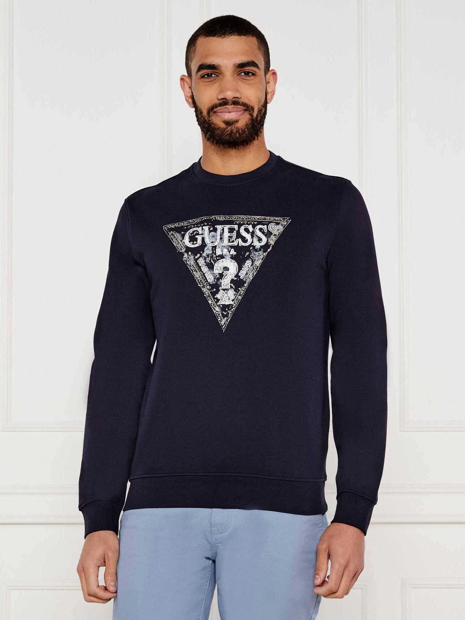 GUESS - GUESS TRIANGLE CN SWEATSHIRT GUESS - GUESS TRIANGLE CN SWEATSHIRT