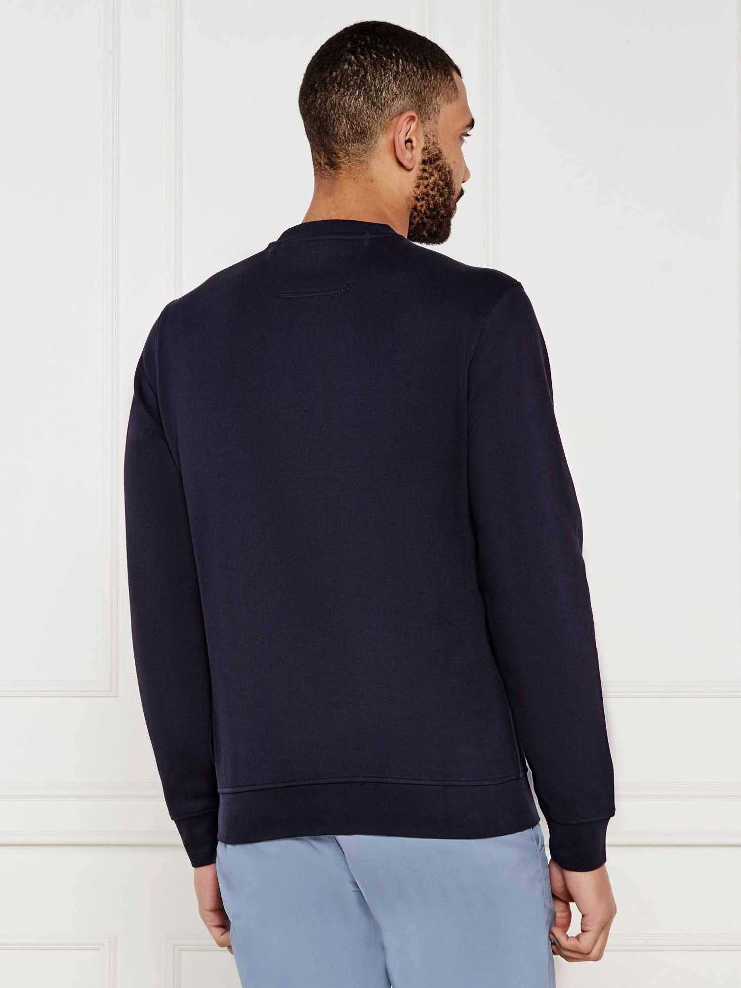 GUESS - GUESS TRIANGLE CN SWEATSHIRT GUESS - GUESS TRIANGLE CN SWEATSHIRT