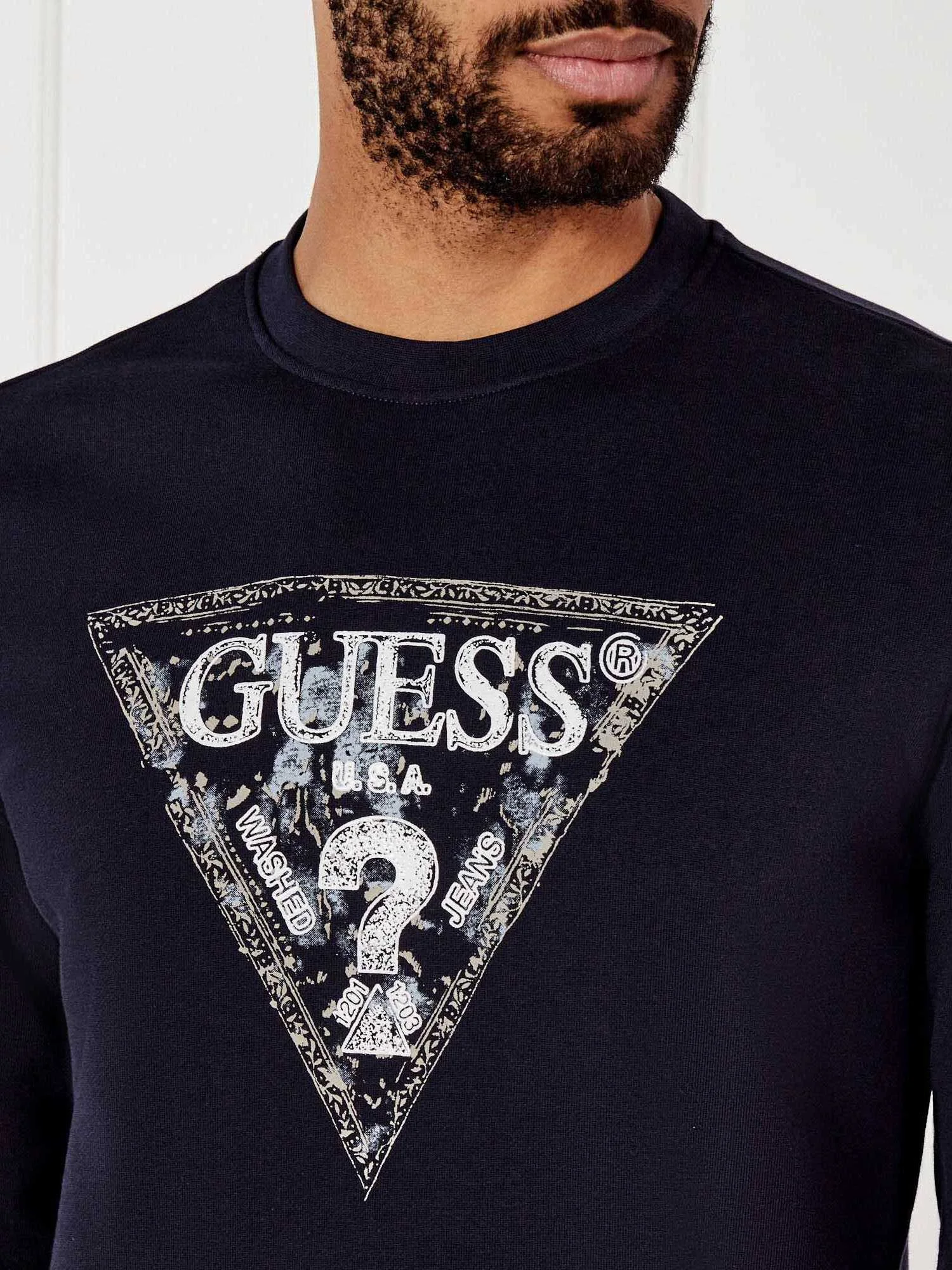 GUESS - GUESS TRIANGLE CN SWEATSHIRT GUESS - GUESS TRIANGLE CN SWEATSHIRT