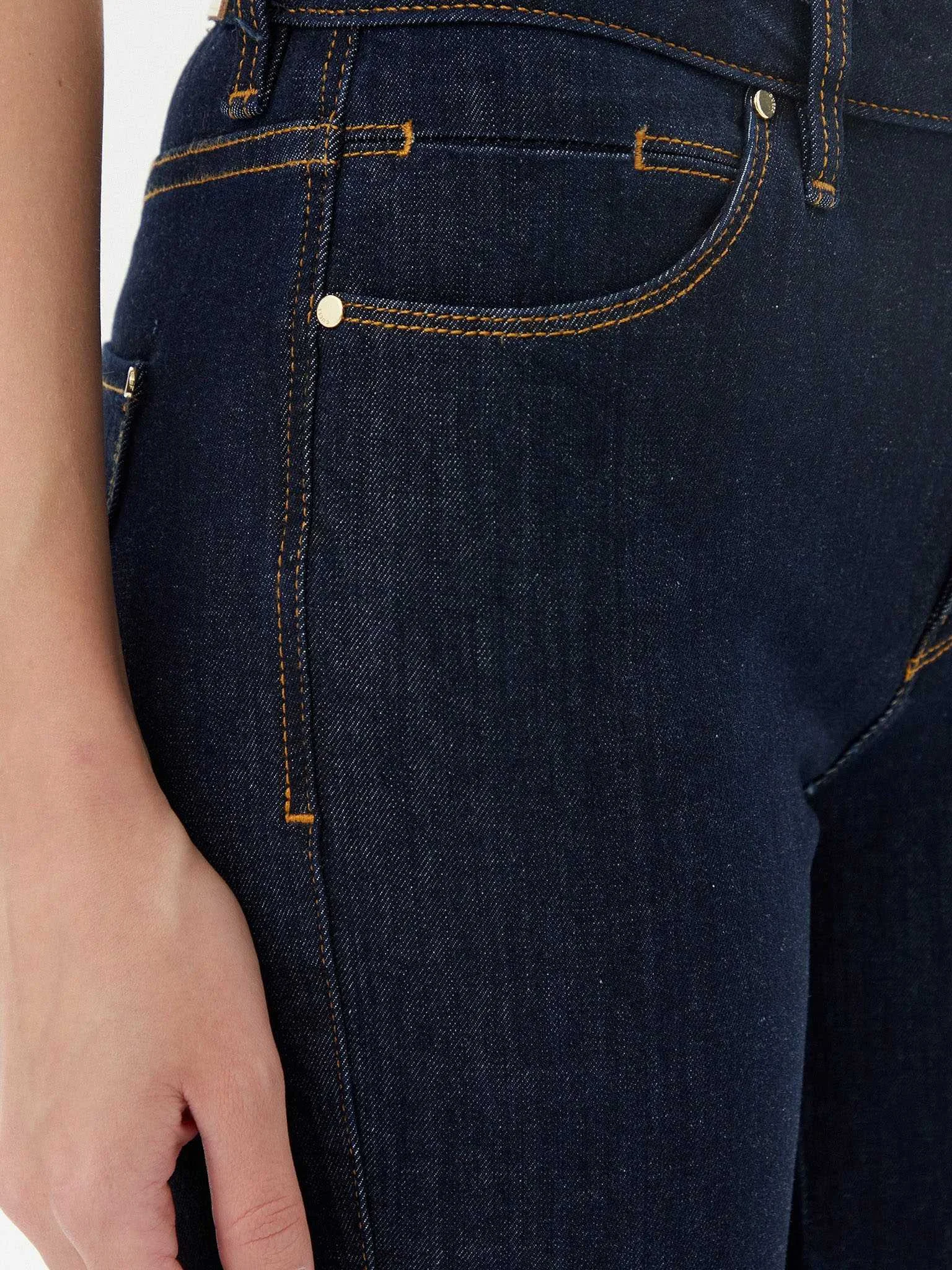 GUESS - SEXY STRAIGHT GUESS - SEXY STRAIGHT