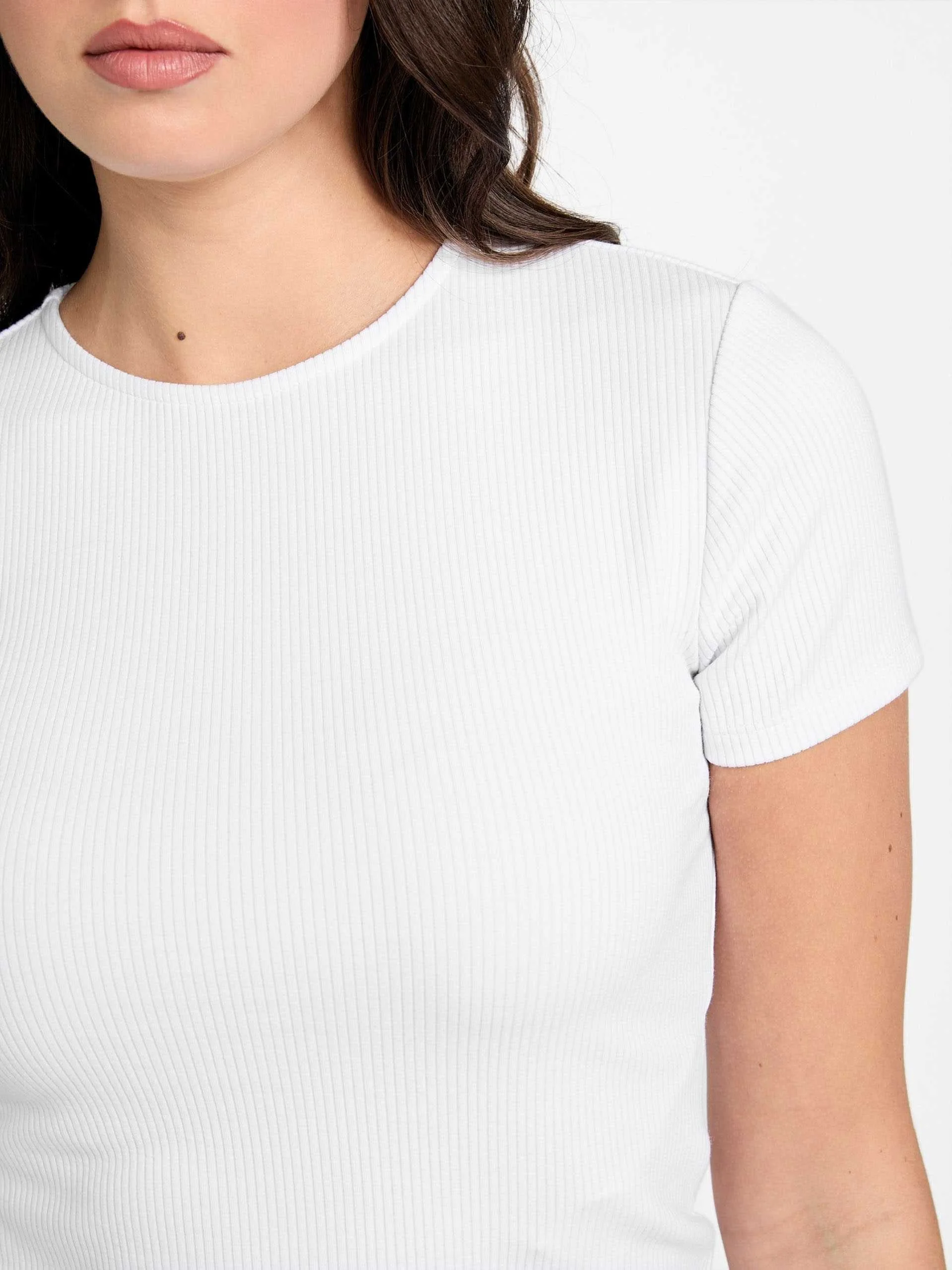 GUESS - SS BASIC BOXI TOP GUESS - SS BASIC BOXI TOP