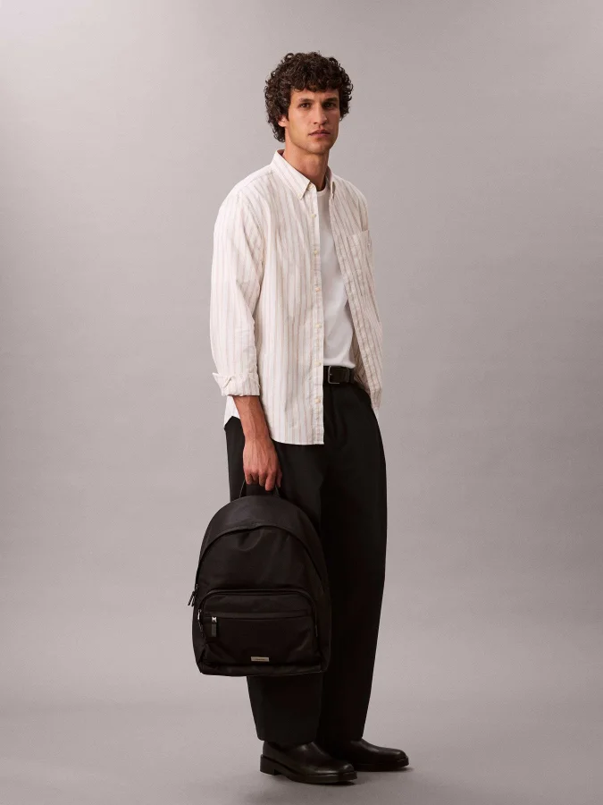 CALVIN KLEIN - SLEEK ROUND... 2