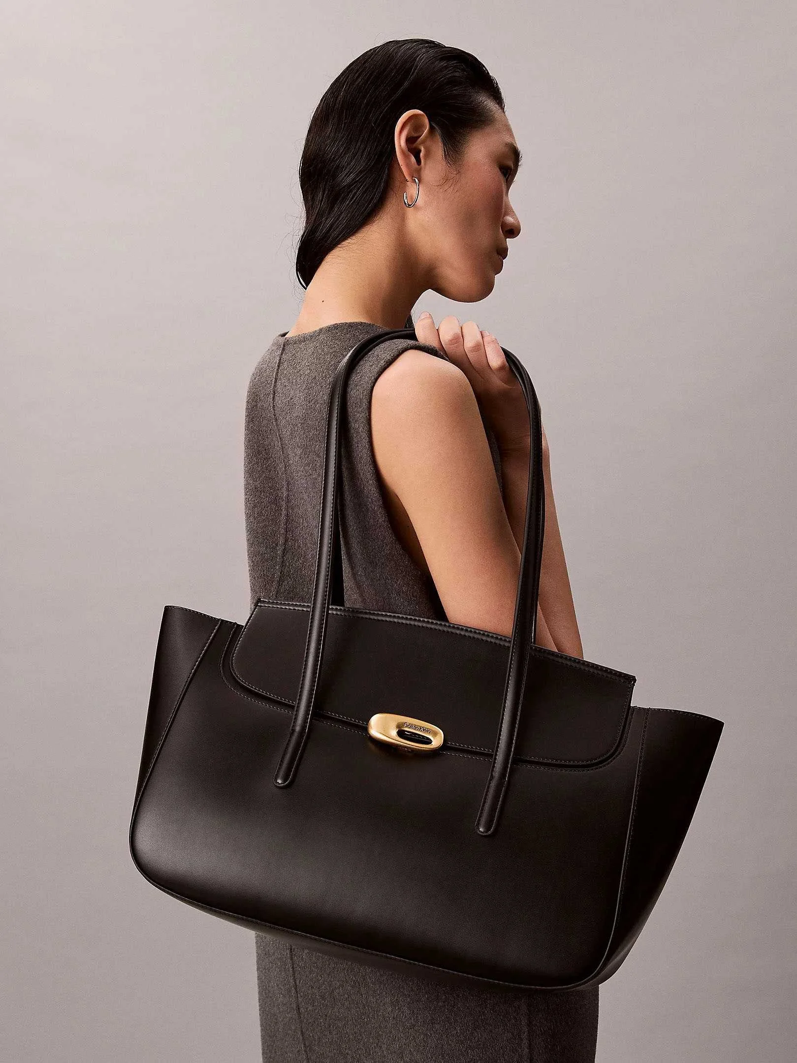 CALVIN KLEIN - HARDWARE FLAP TOTE BAG CALVIN KLEIN - HARDWARE FLAP TOTE BAG
