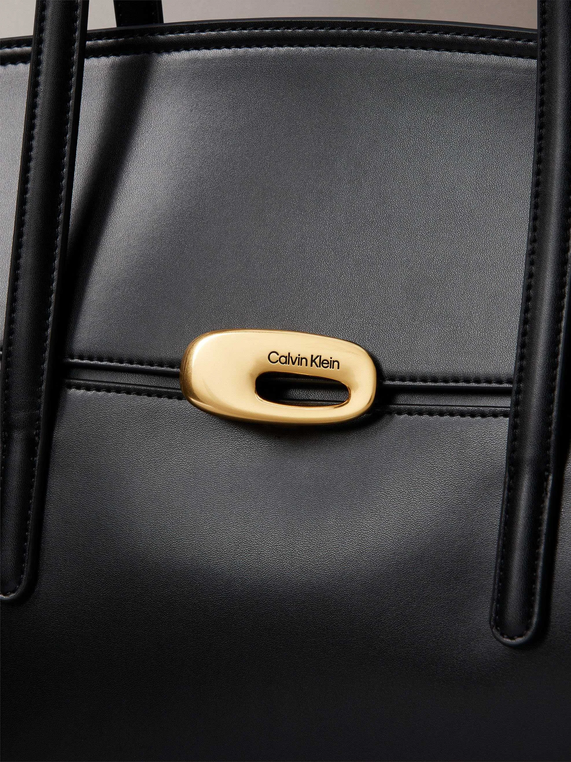 CALVIN KLEIN - HARDWARE FLAP TOTE BAG CALVIN KLEIN - HARDWARE FLAP TOTE BAG