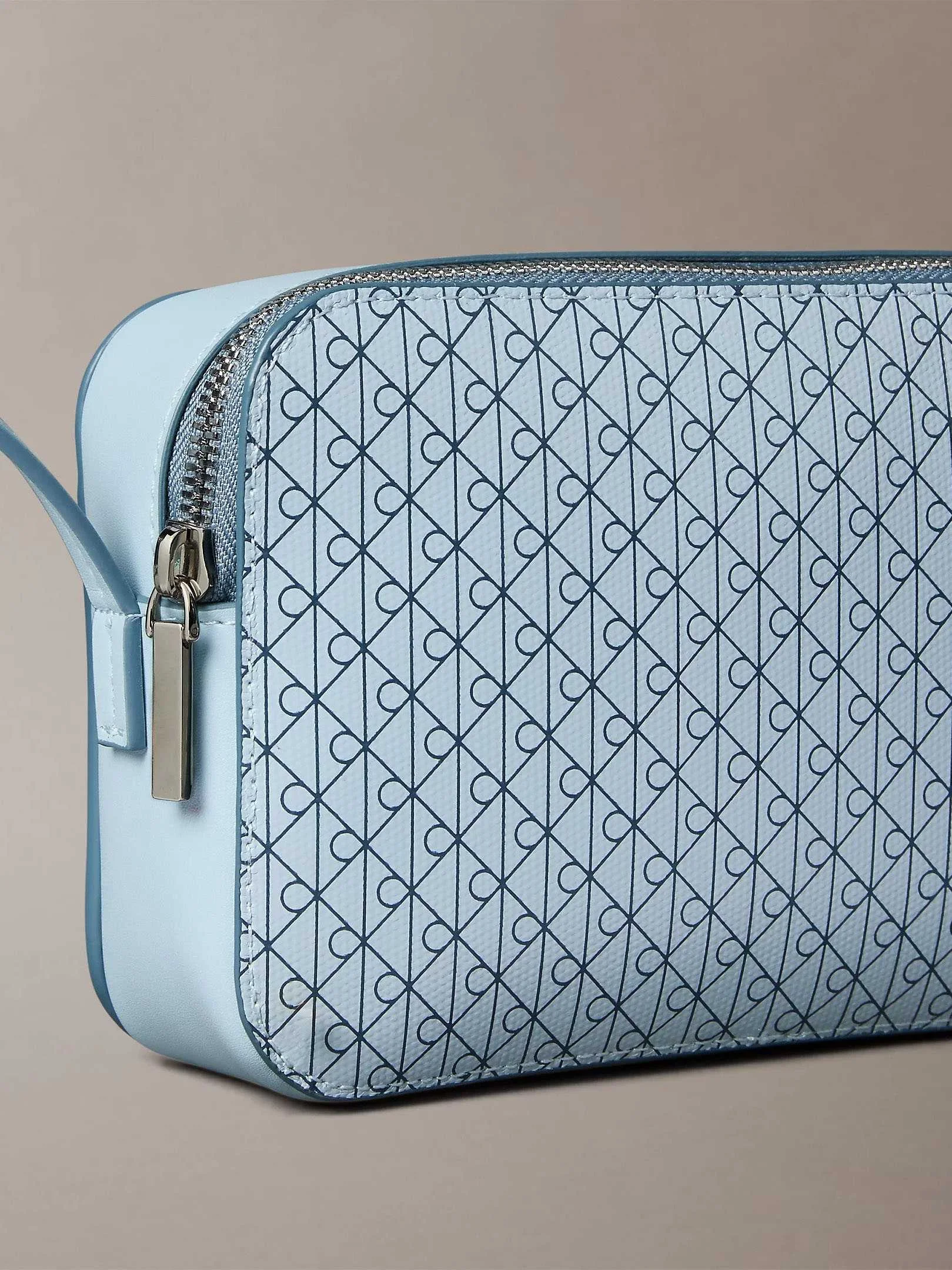 CALVIN KLEIN - EMBLEM AOP ELONGATED... CALVIN KLEIN - EMBLEM AOP ELONGATED...