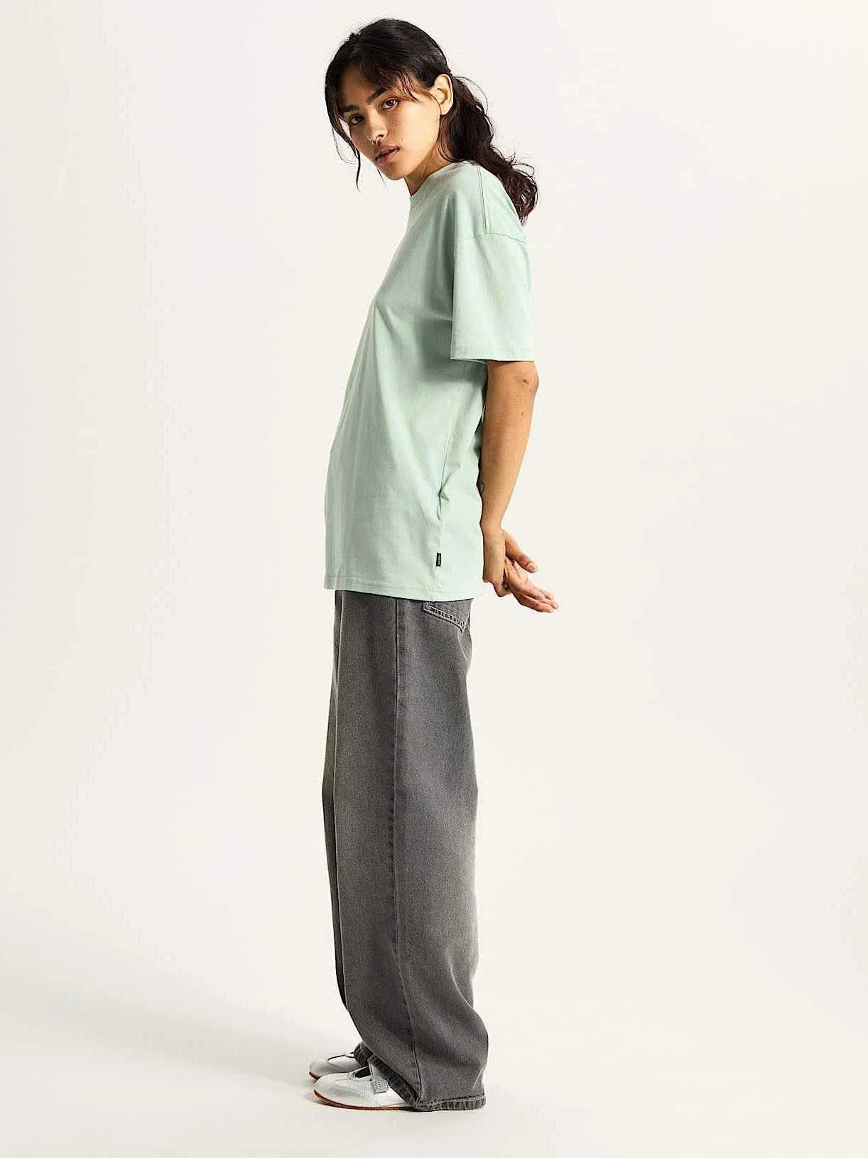 VANS - W ESSENTIAL OS TEE Gray Olive VANS - W ESSENTIAL OS TEE Gray Olive