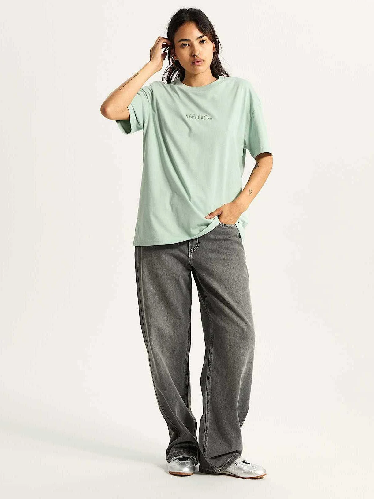 VANS - W ESSENTIAL OS TEE Gray Olive VANS - W ESSENTIAL OS TEE Gray Olive
