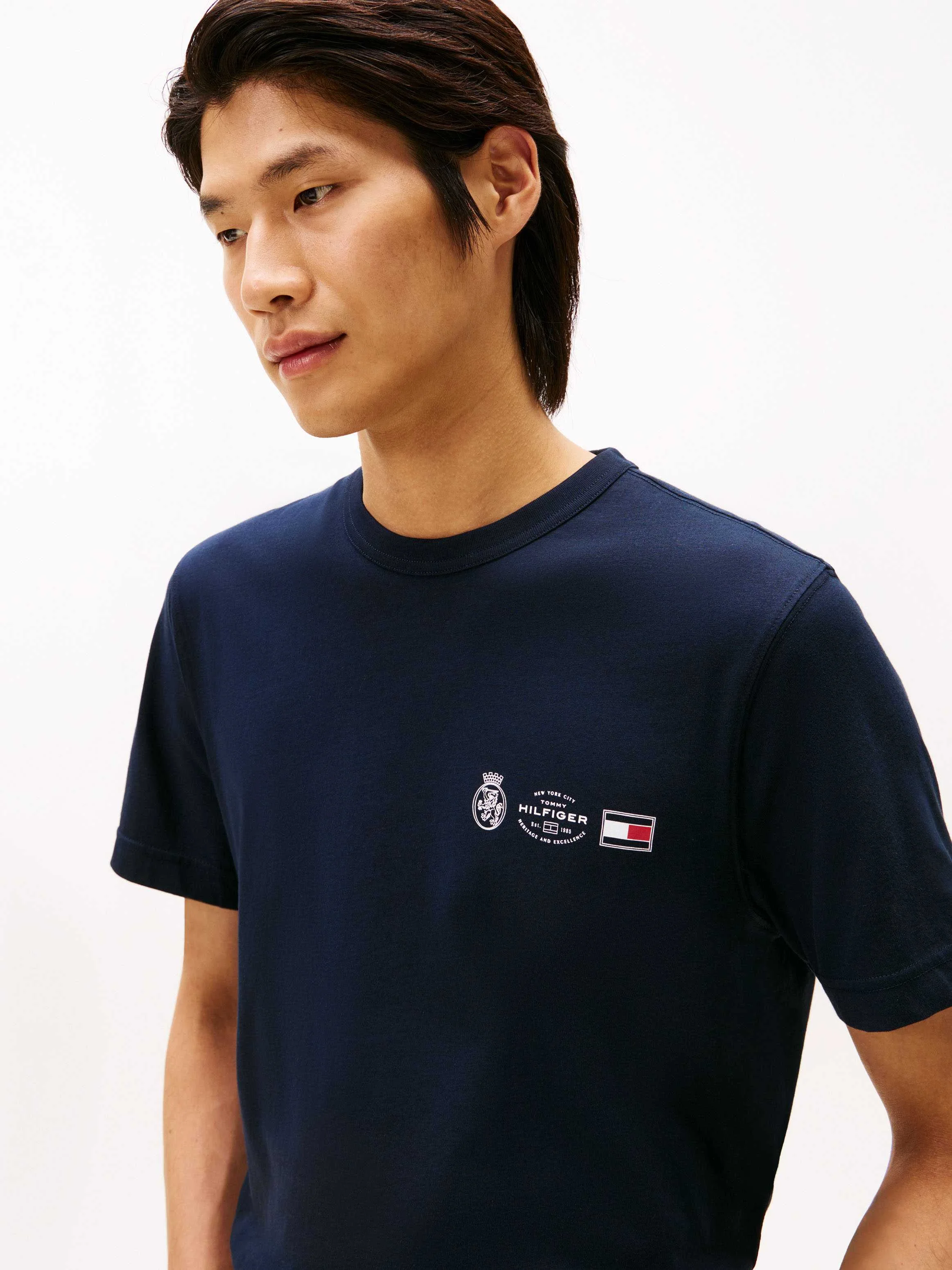 Tommy Hilfiger - SMALL CREST OUTLINE TEE Tommy Hilfiger - SMALL CREST OUTLINE TEE