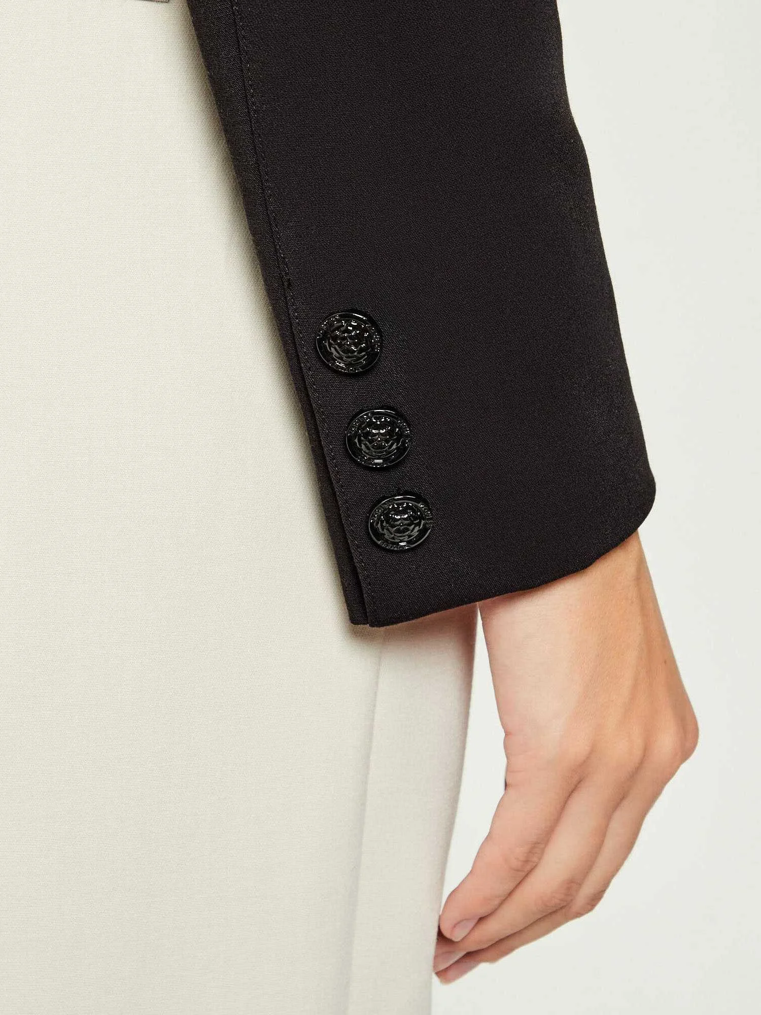 GUESS - JOANDRA CROP BLAZER GUESS - JOANDRA CROP BLAZER