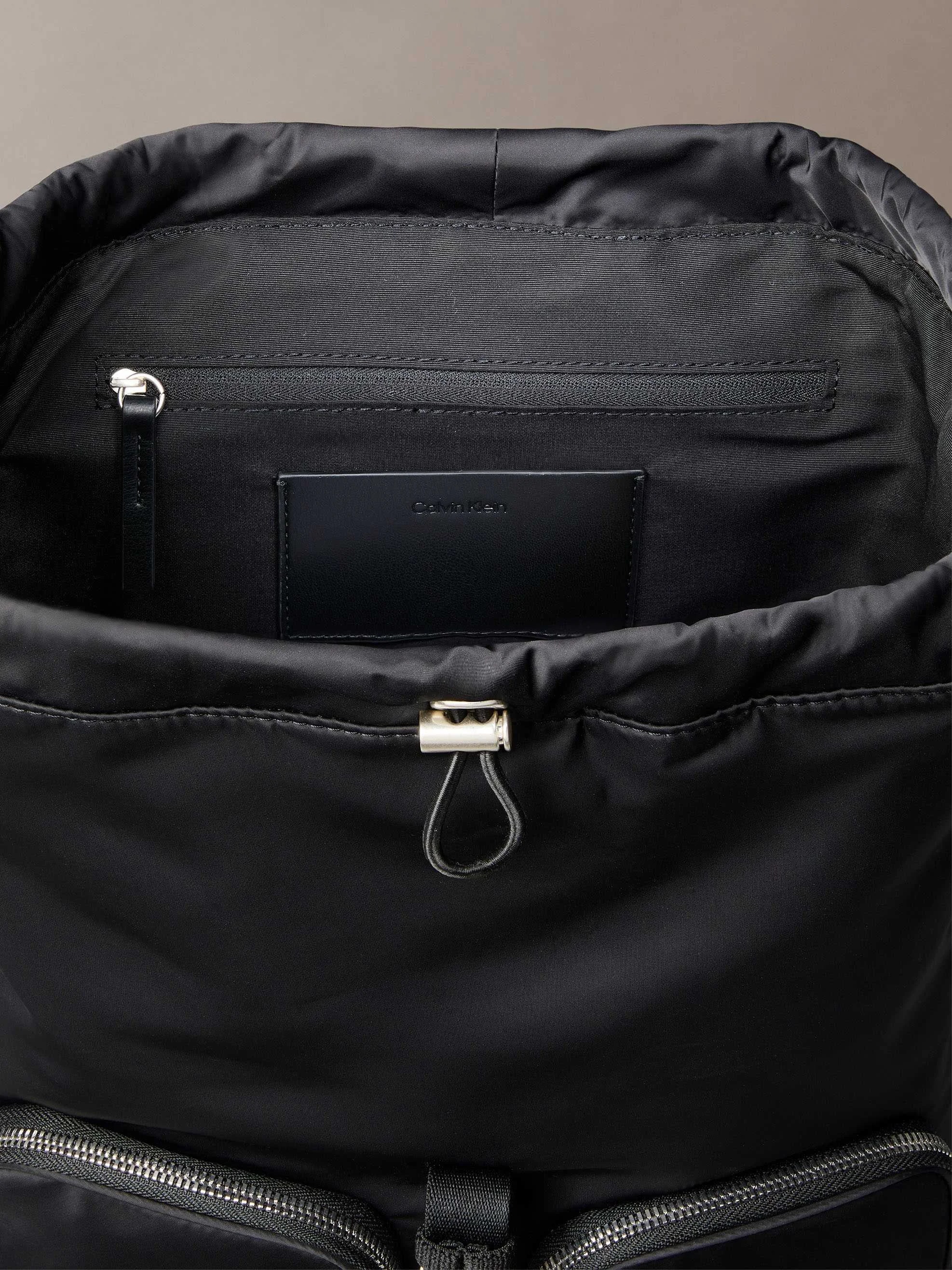 Calvin Klein - POCKET NYLON FLAP... Calvin Klein - POCKET NYLON FLAP...