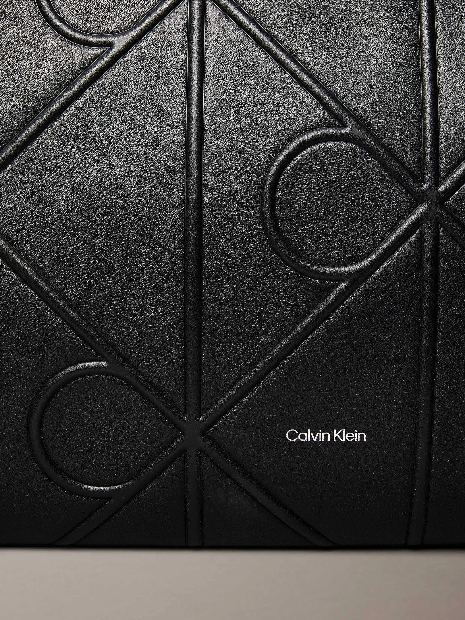 Calvin Klein - EMBLEM AOP EMBOSSED... Calvin Klein - EMBLEM AOP EMBOSSED...